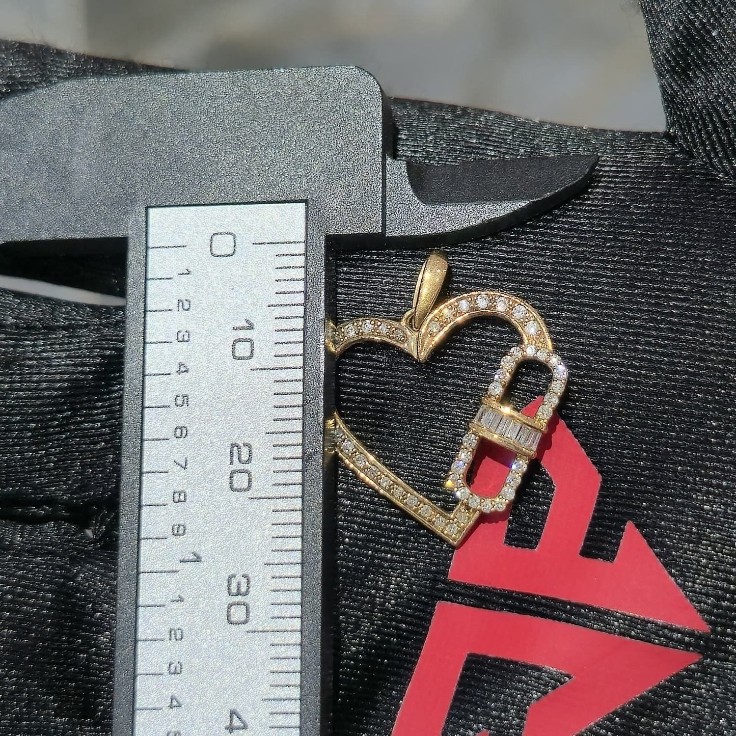 10K Gold Diamond Heart Pendant 0.10ctw Elegant Everyday Jewelry Gift 1 Inch