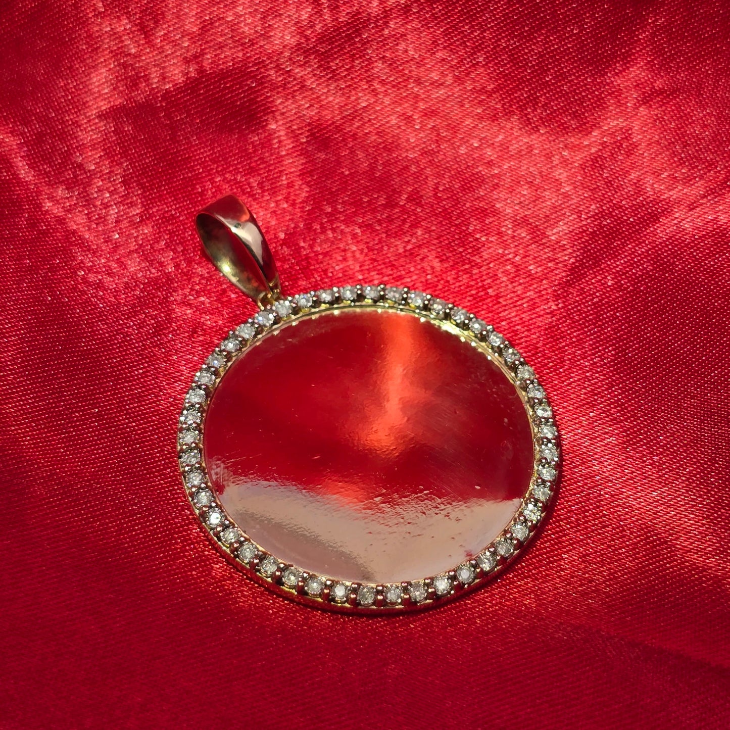 10k Yellow Gold Diamond Memory pendant