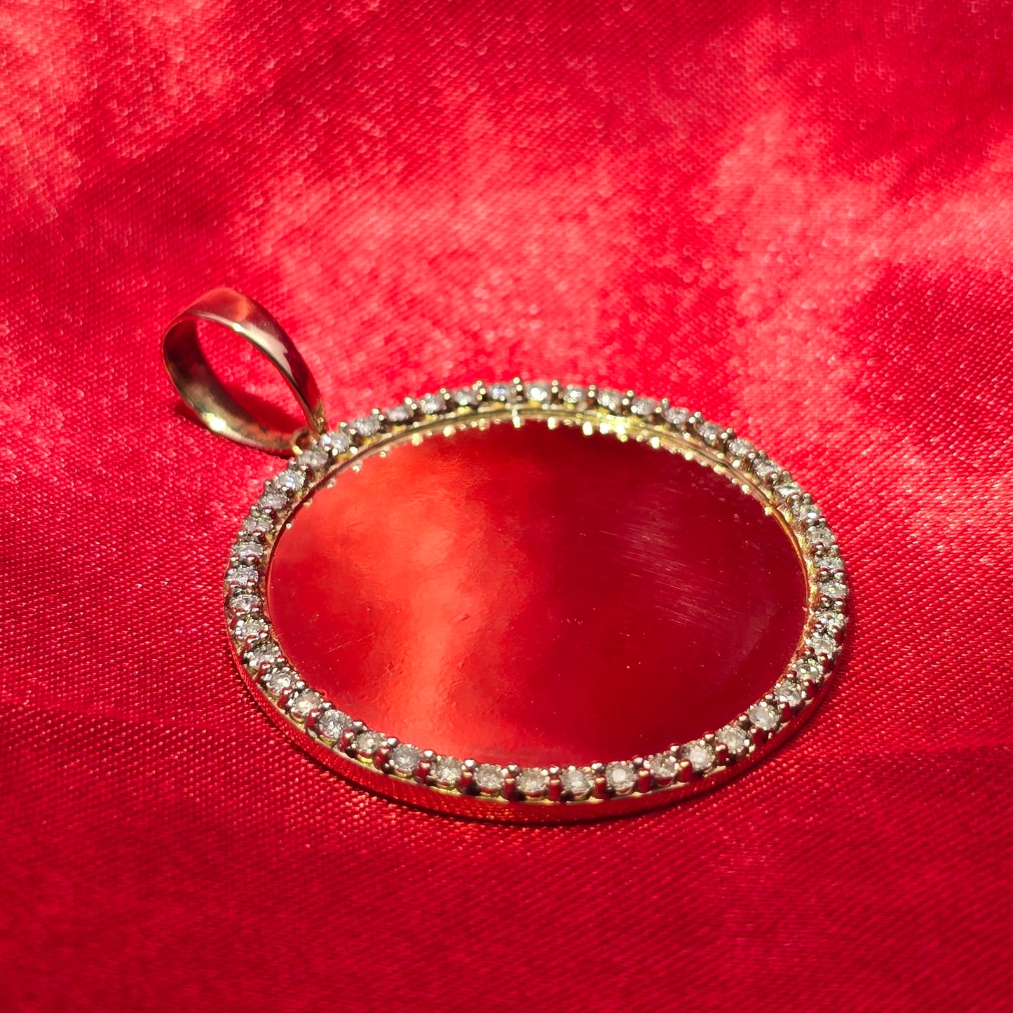 10k Yellow Gold Diamond Memory pendant