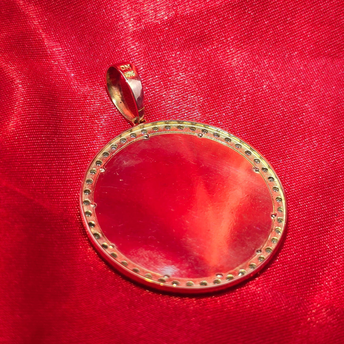 10k Yellow Gold Diamond Memory pendant