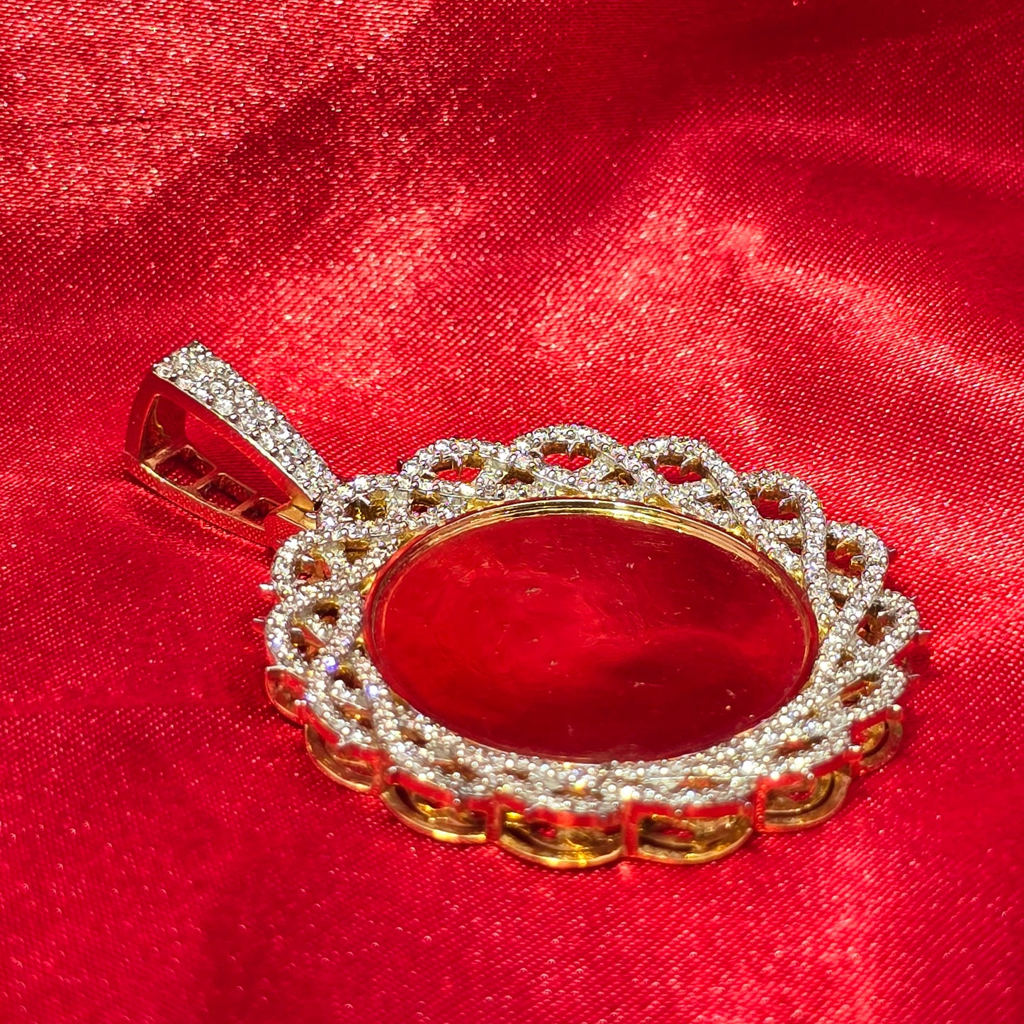 10k Yellow Gold Diamond Cuban Circle Picture Pendant 1.74 ctw