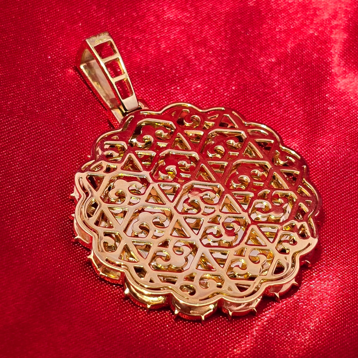 10k Yellow Gold Diamond Cuban Circle Picture Pendant 1.74 ctw