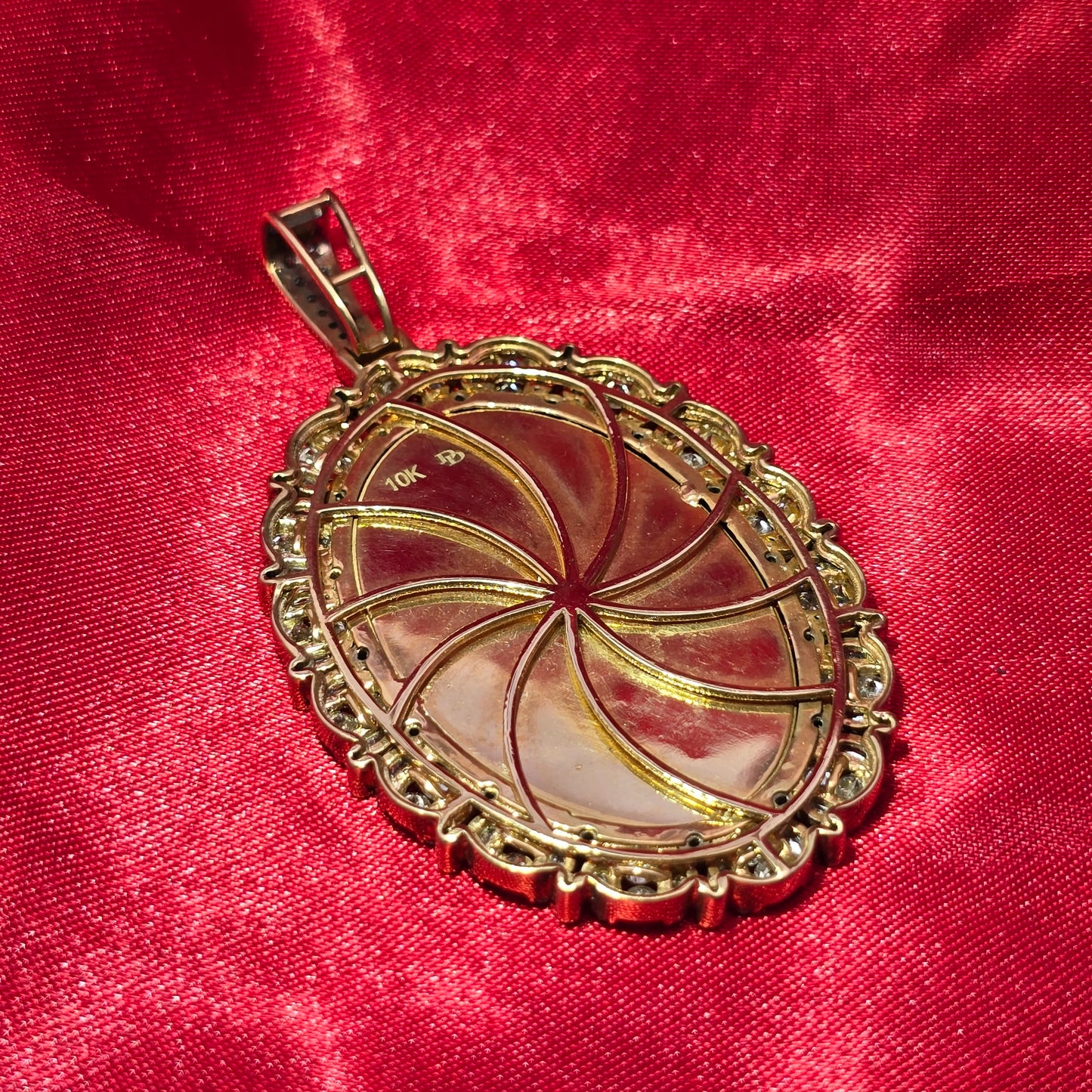 10k Yellow Gold Diamond Oval Memory Pendant 4.0 ctw