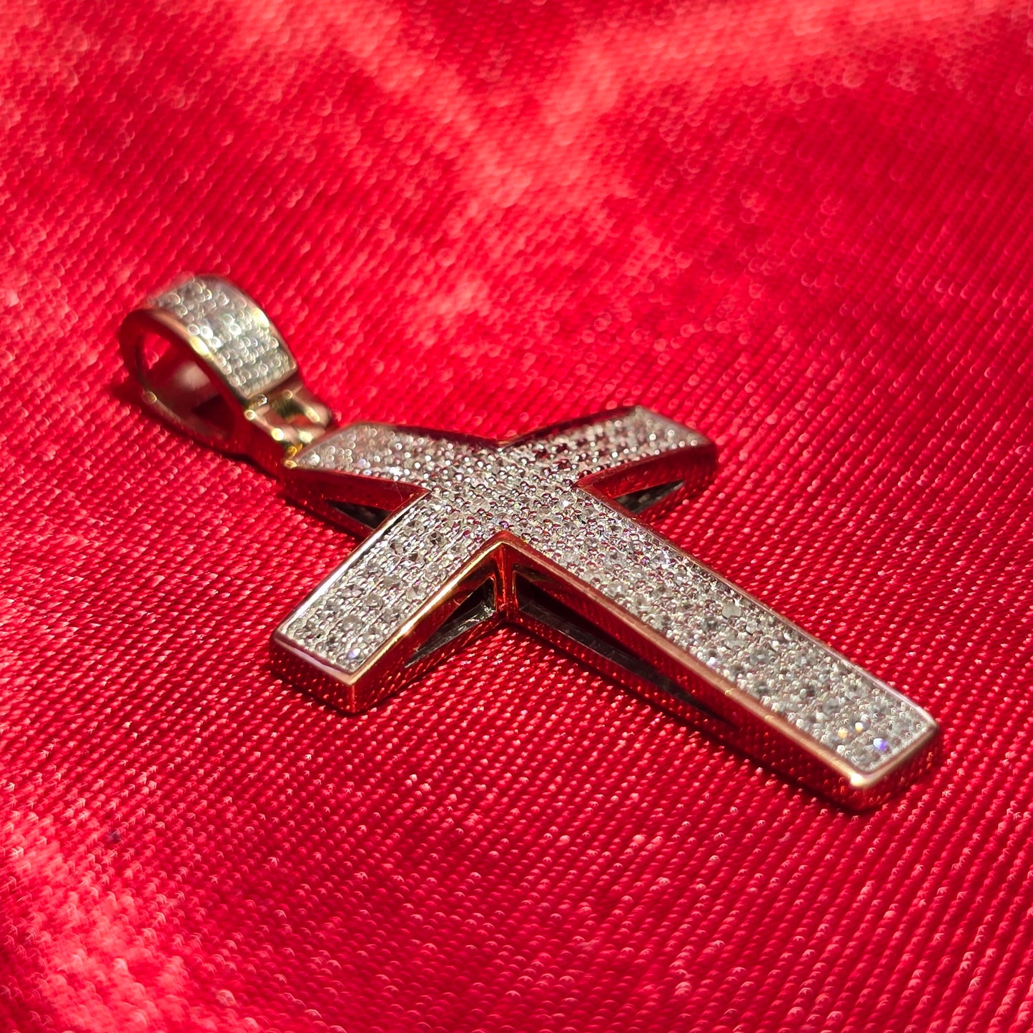 Round Cut Cross Pendant 0.25 ctw Diamond 10K Yellow Gold