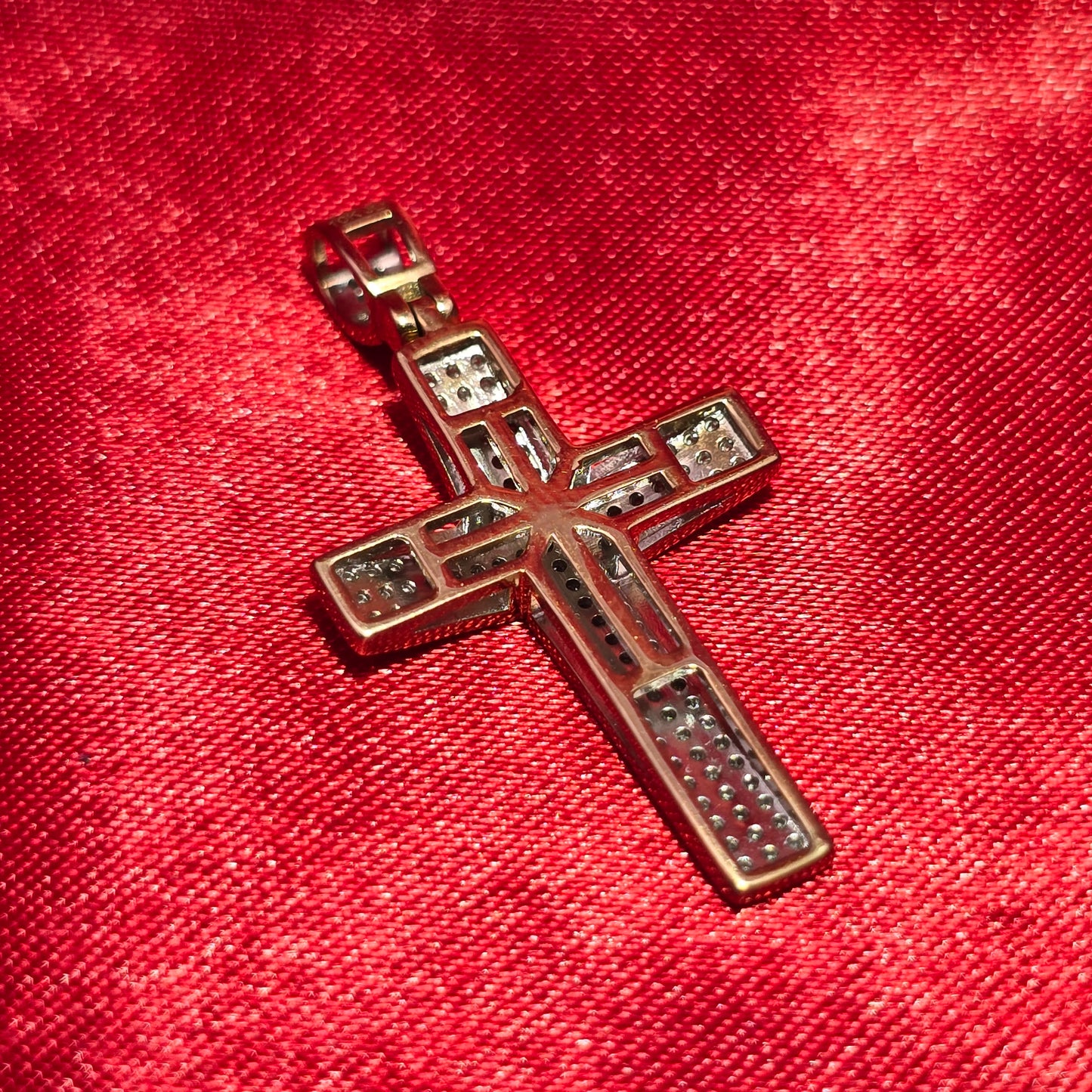 Round Cut Cross Pendant 0.25 ctw Diamond 10K Yellow Gold