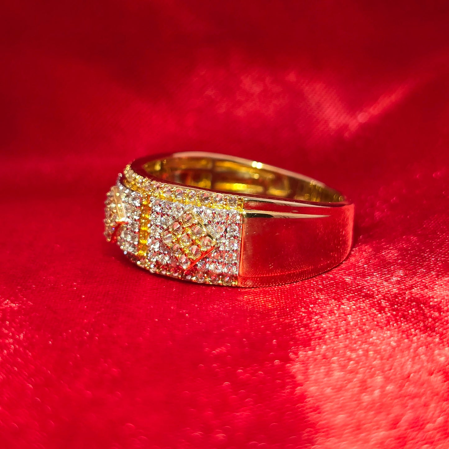 Two-Tone Diamond Ring 0.90 CTW in 10K Yellow & White Gold – Round Brilliant Cut