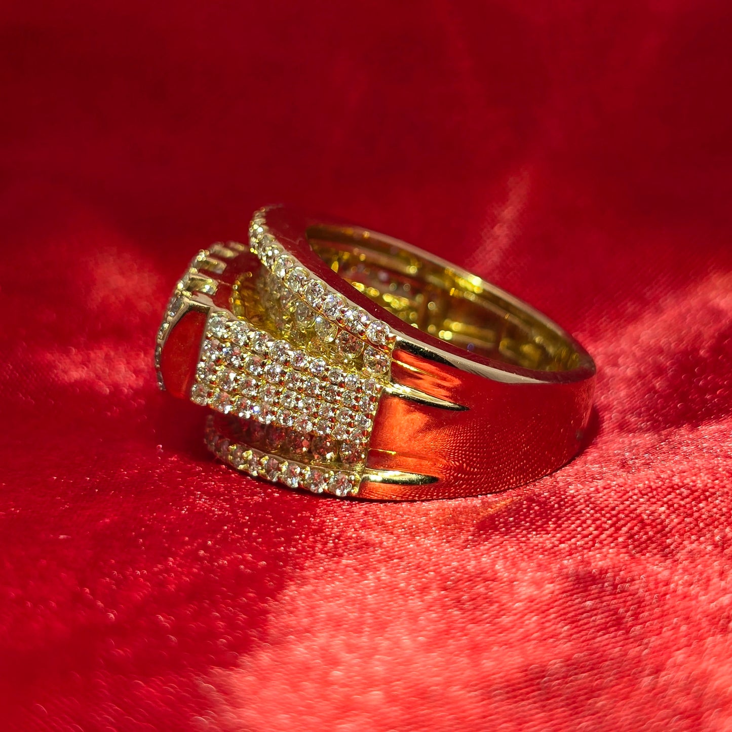 Round Cut Diamond Ring 3.55 CTW in 10K Yellow Gold – Statement Design