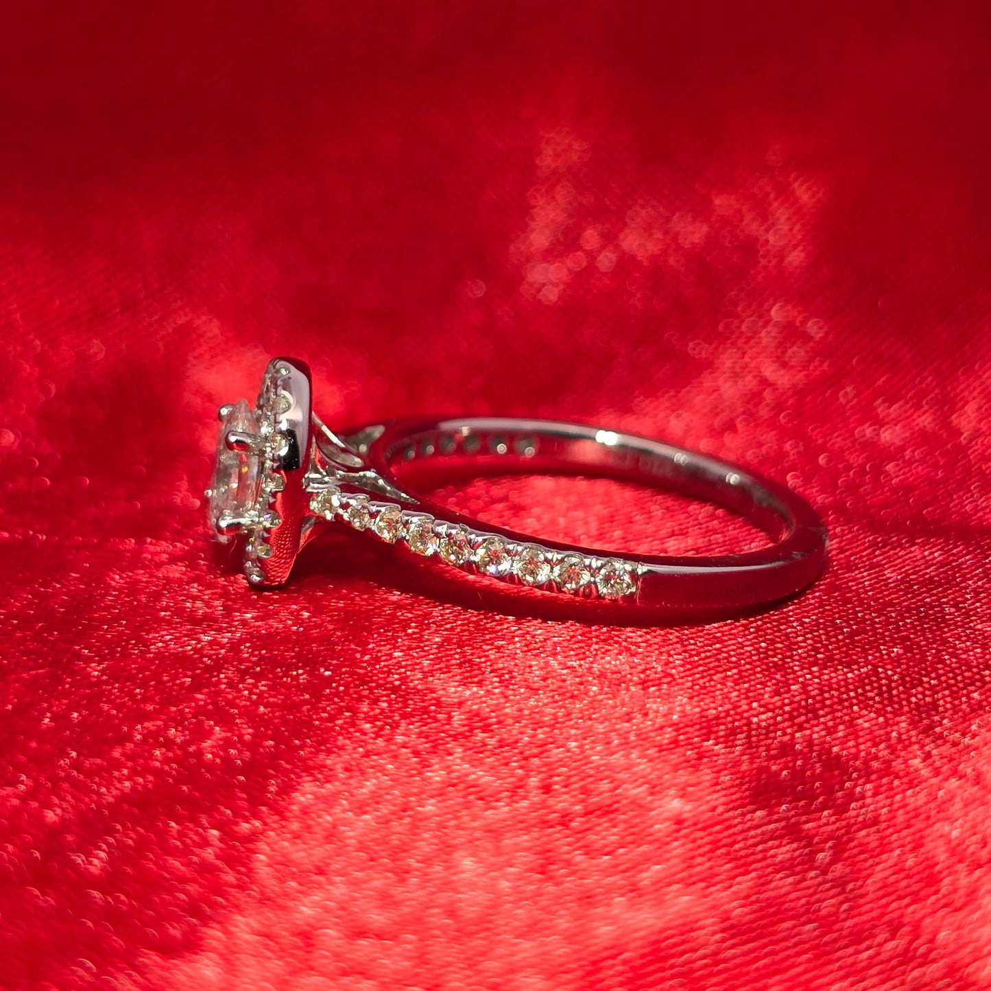 Diamond Oval Ring 0.39 ctw 14K White Gold