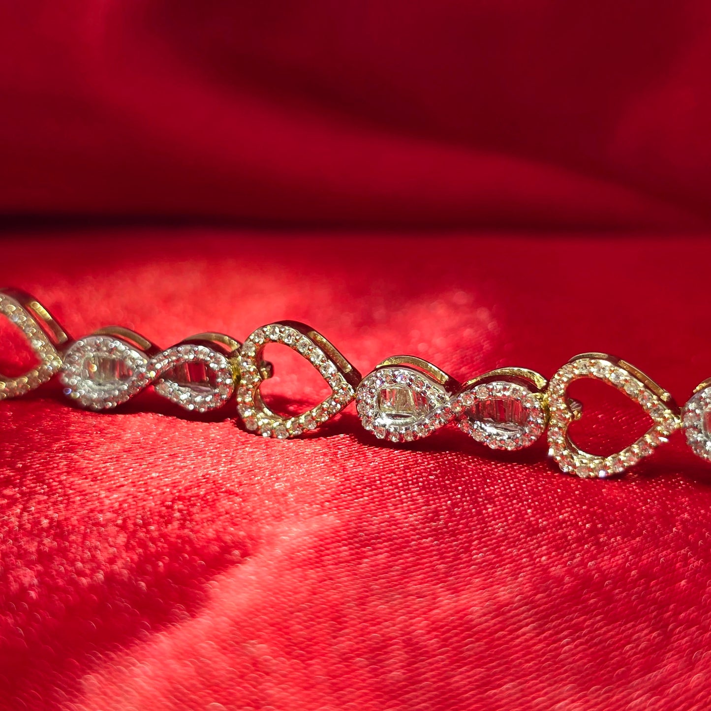 Women's Infinity Heart Bracelet 1.50 ctw Diamond 10K Yellow Gold