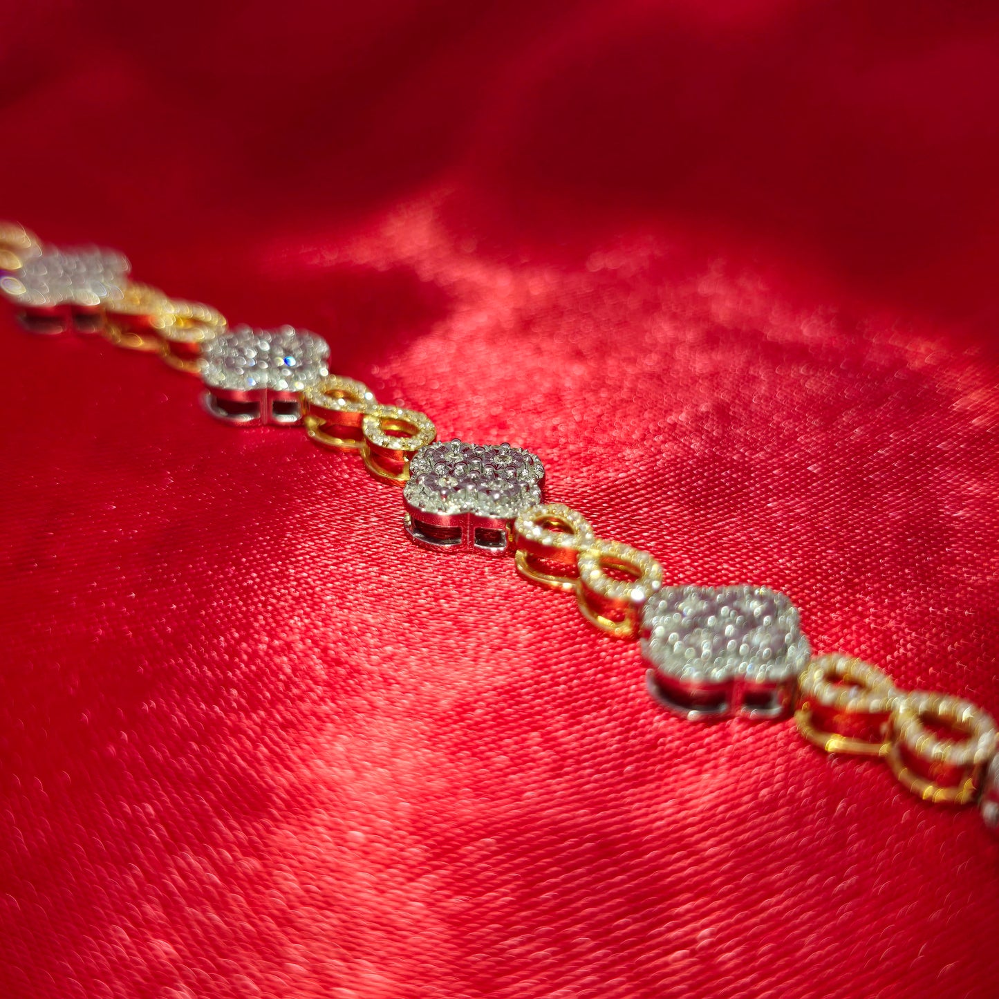 Women's Elegant Infinity Clover Bracelet 1.29 ctw Diamond 10K Yellow Gold