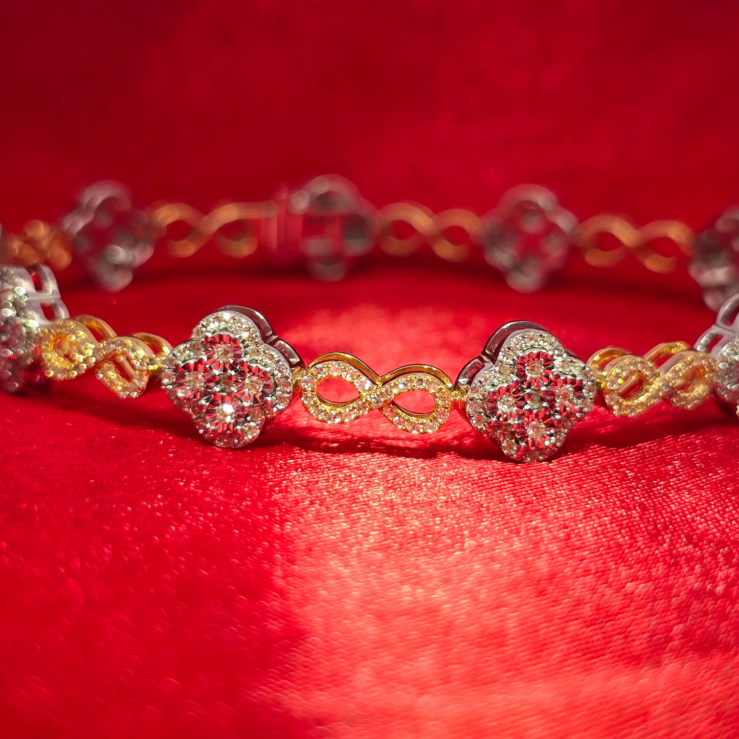 Women's Elegant Infinity Clover Bracelet 1.29 ctw Diamond 10K Yellow Gold