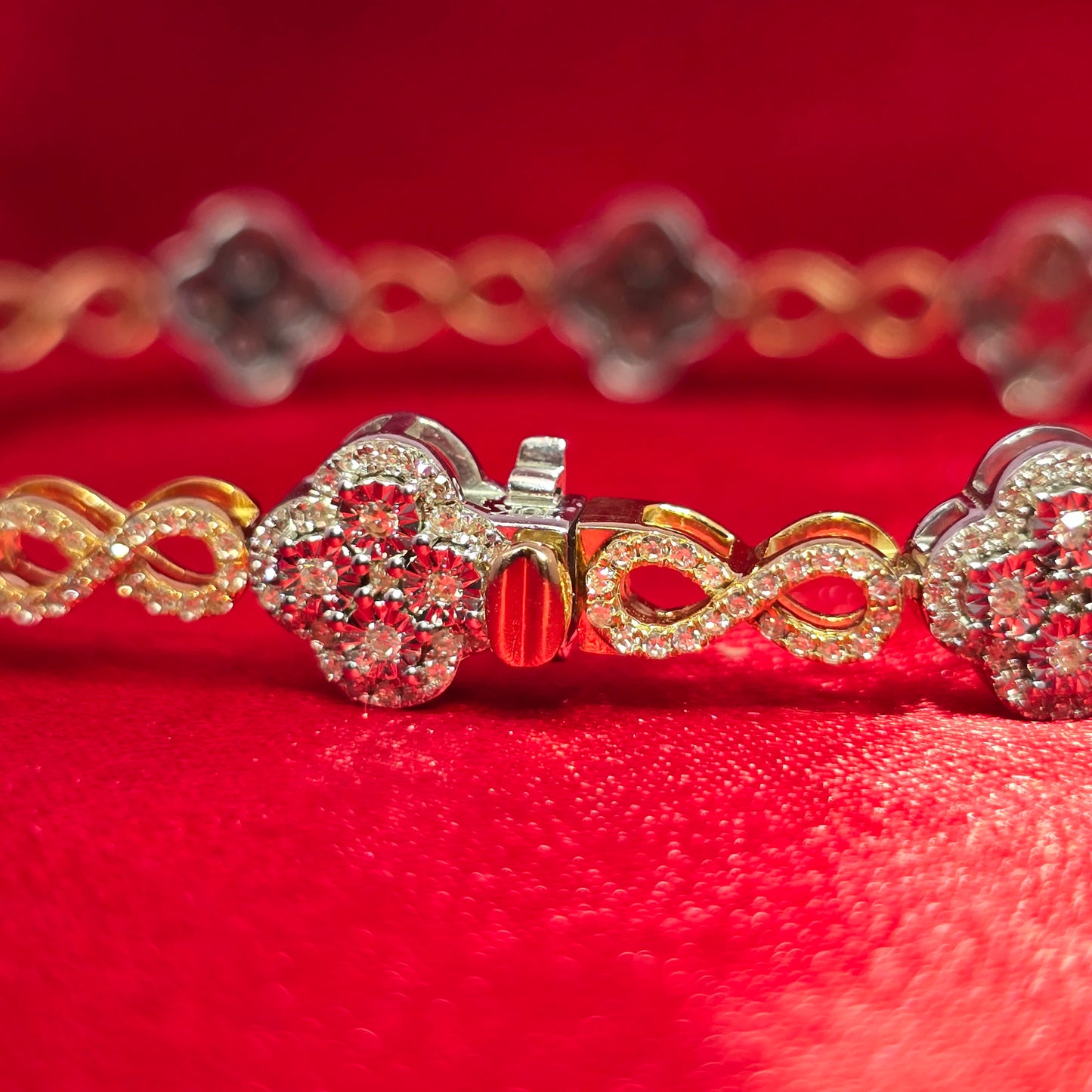 Women's Elegant Infinity Clover Bracelet 1.29 ctw Diamond 10K Yellow Gold