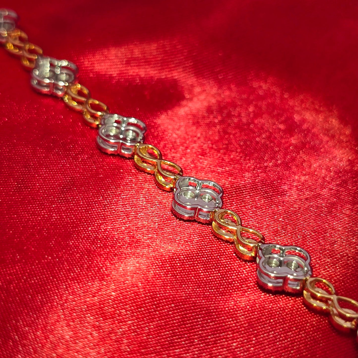 Women's Elegant Infinity Clover Bracelet 1.29 ctw Diamond 10K Yellow Gold