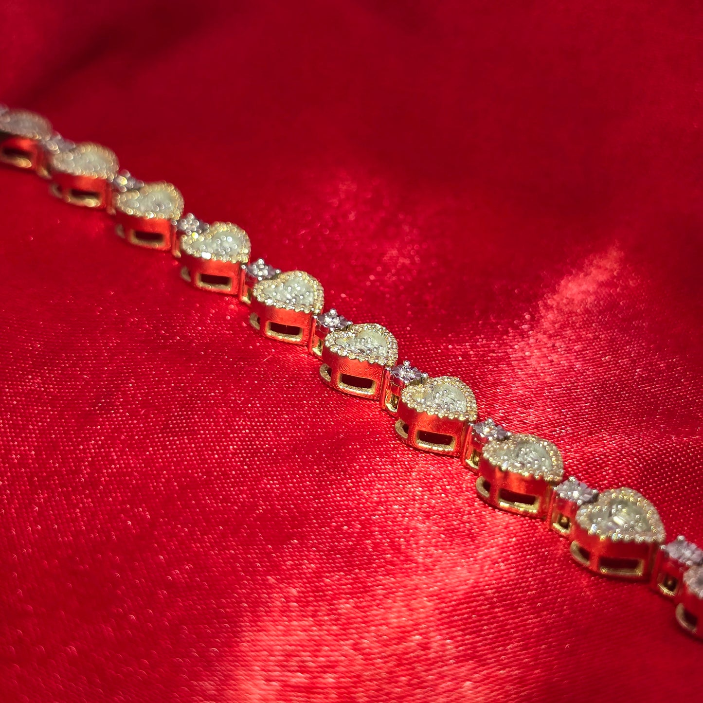 Women's Heart Bracelet 1.50 ctw Diamond 10K Yellow Gold