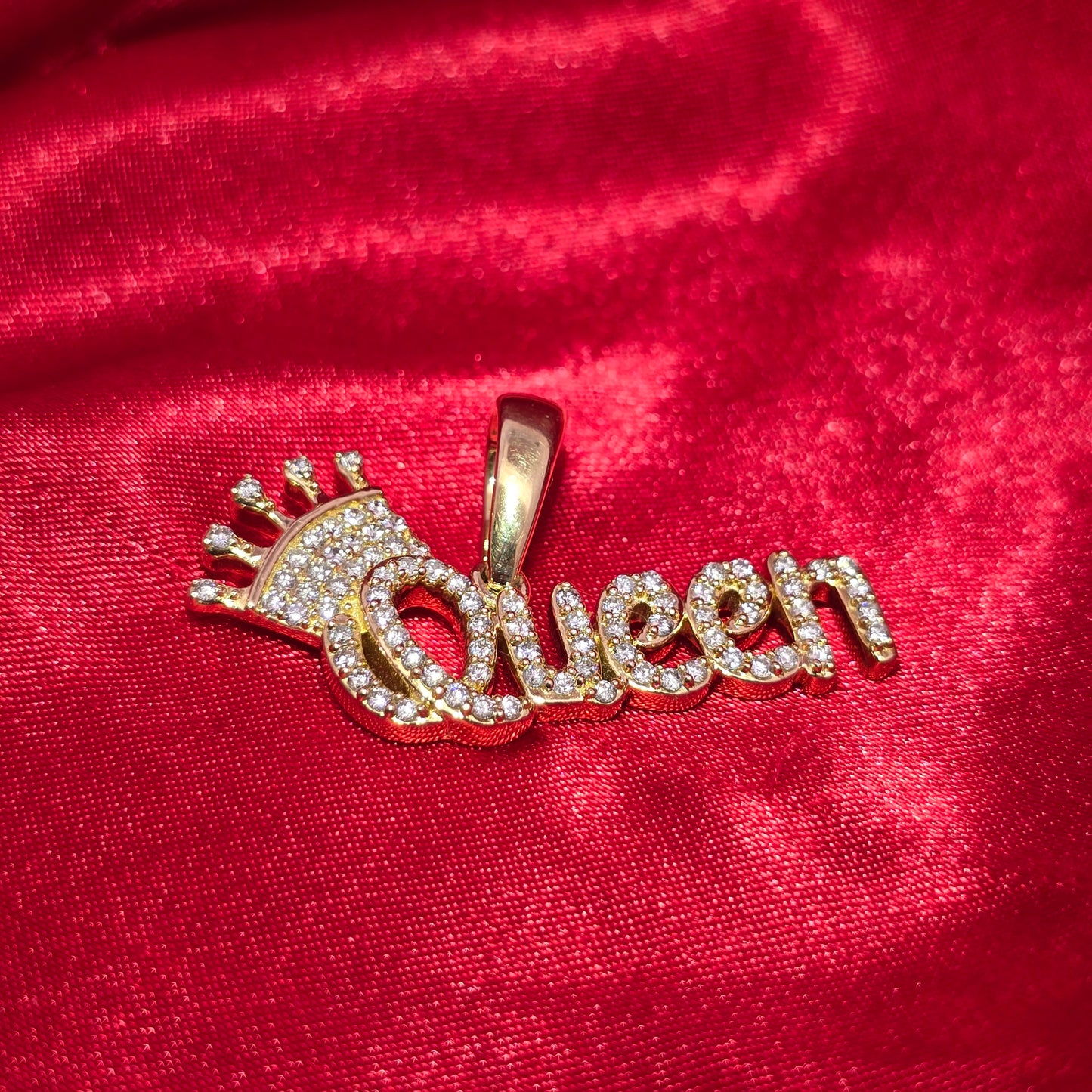 10K Yellow Gold "Queen" Diamond Pendant with Crown 0.90ctw