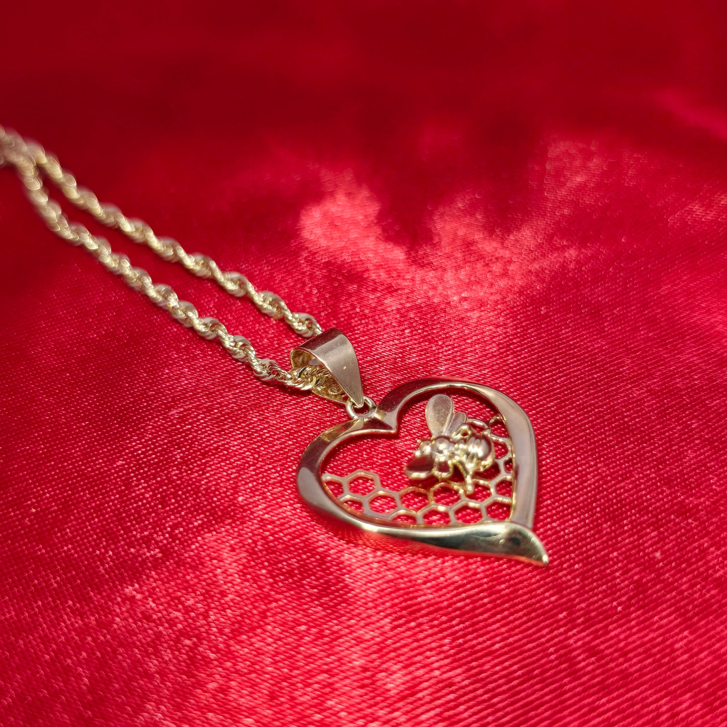 10K Gold Bee in a Heart Pendant with 10K Yellow Gold Rope Chain 20"