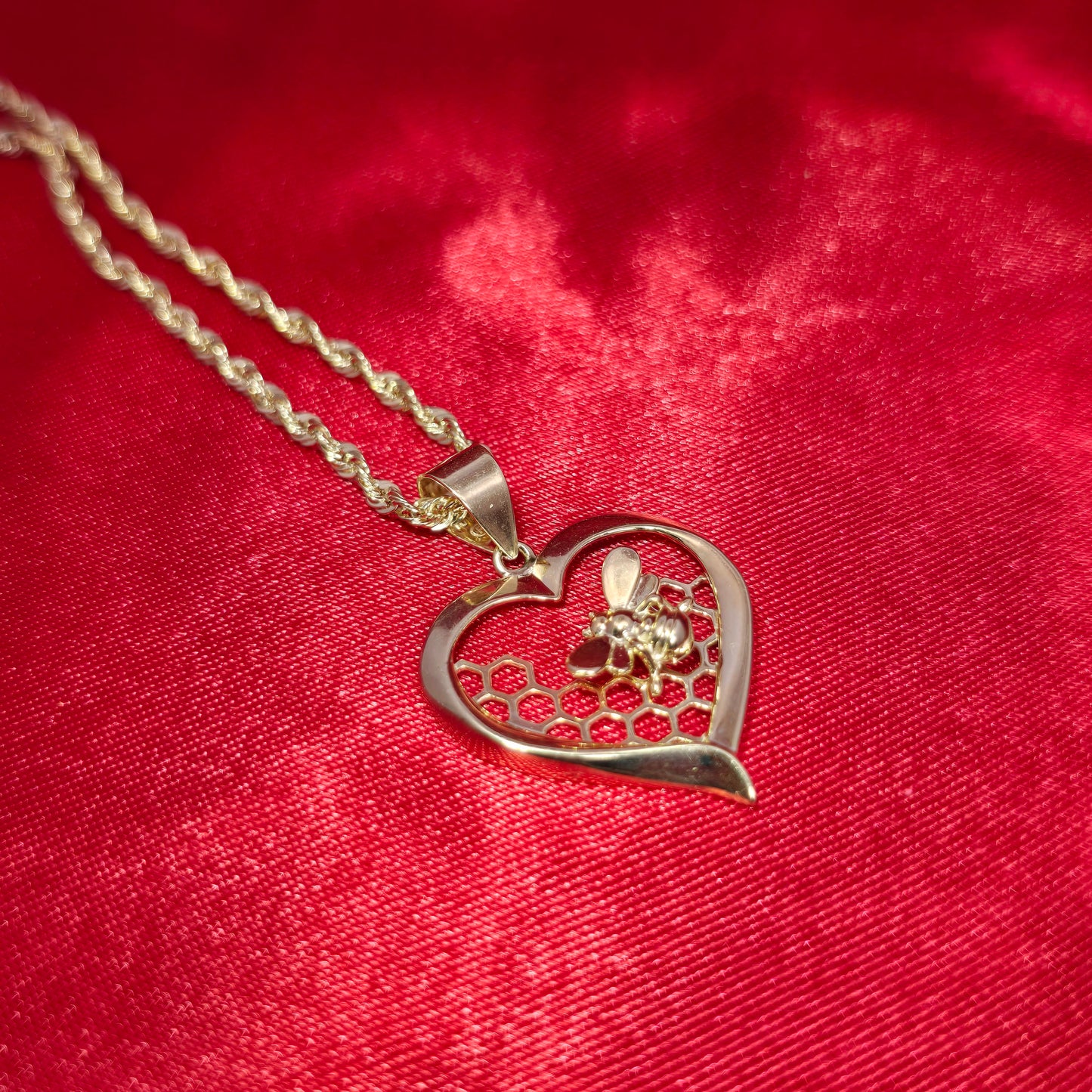 10K Gold Bee in a Heart Pendant with 10K Yellow Gold Rope Chain 20"