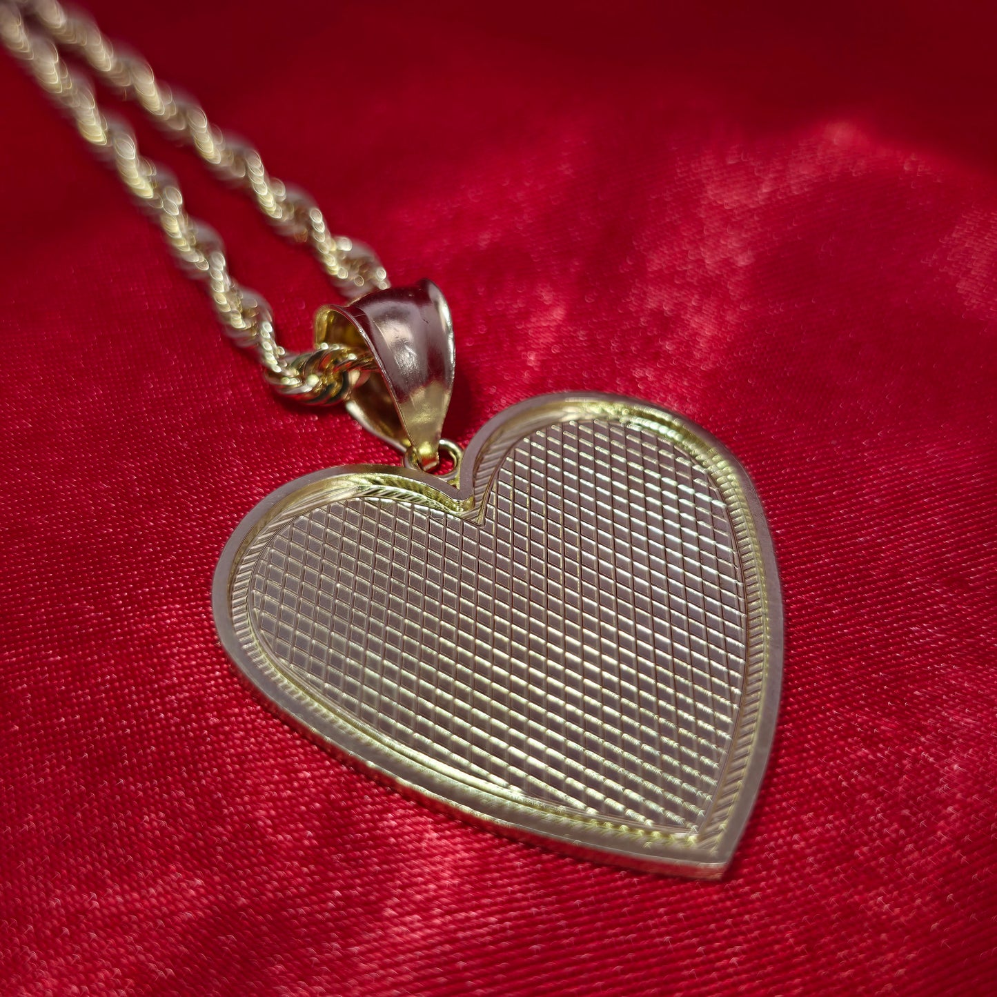10K Yellow Gold Rope Chain with Heart Picture Pendant | Custom Engravable Frame