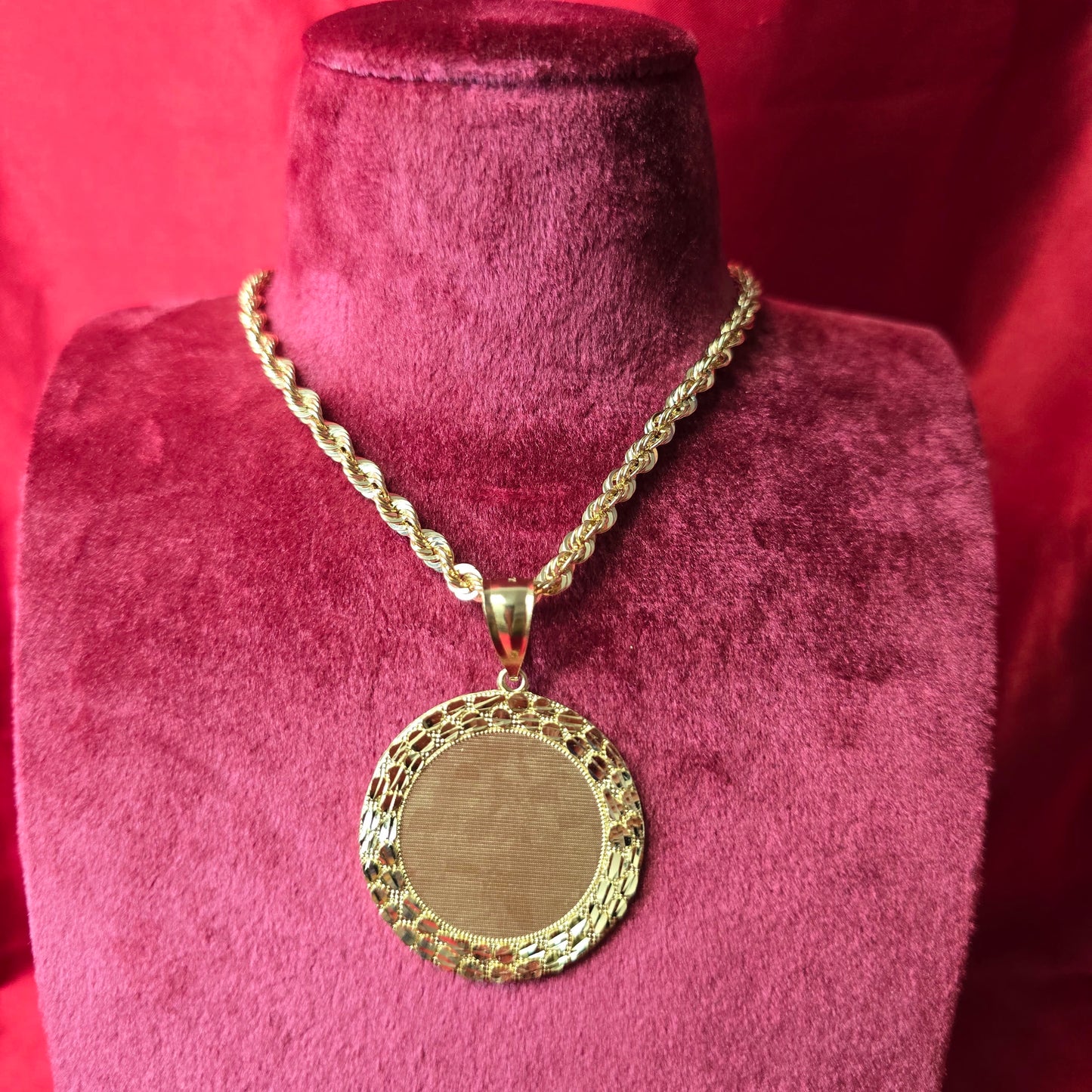 10K Yellow Gold Rope Chain with Round Picture Pendant | Custom Engravable Frame