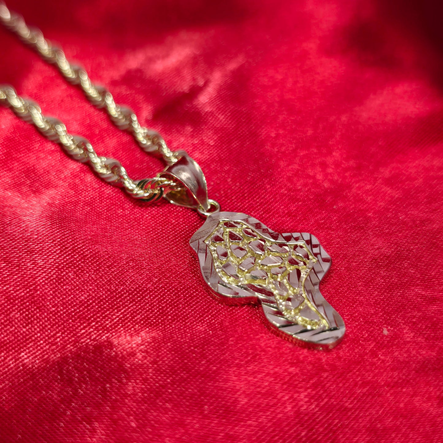 10K Gold Africa Map Pendant With Nugget and 10K Rope Chain 20"