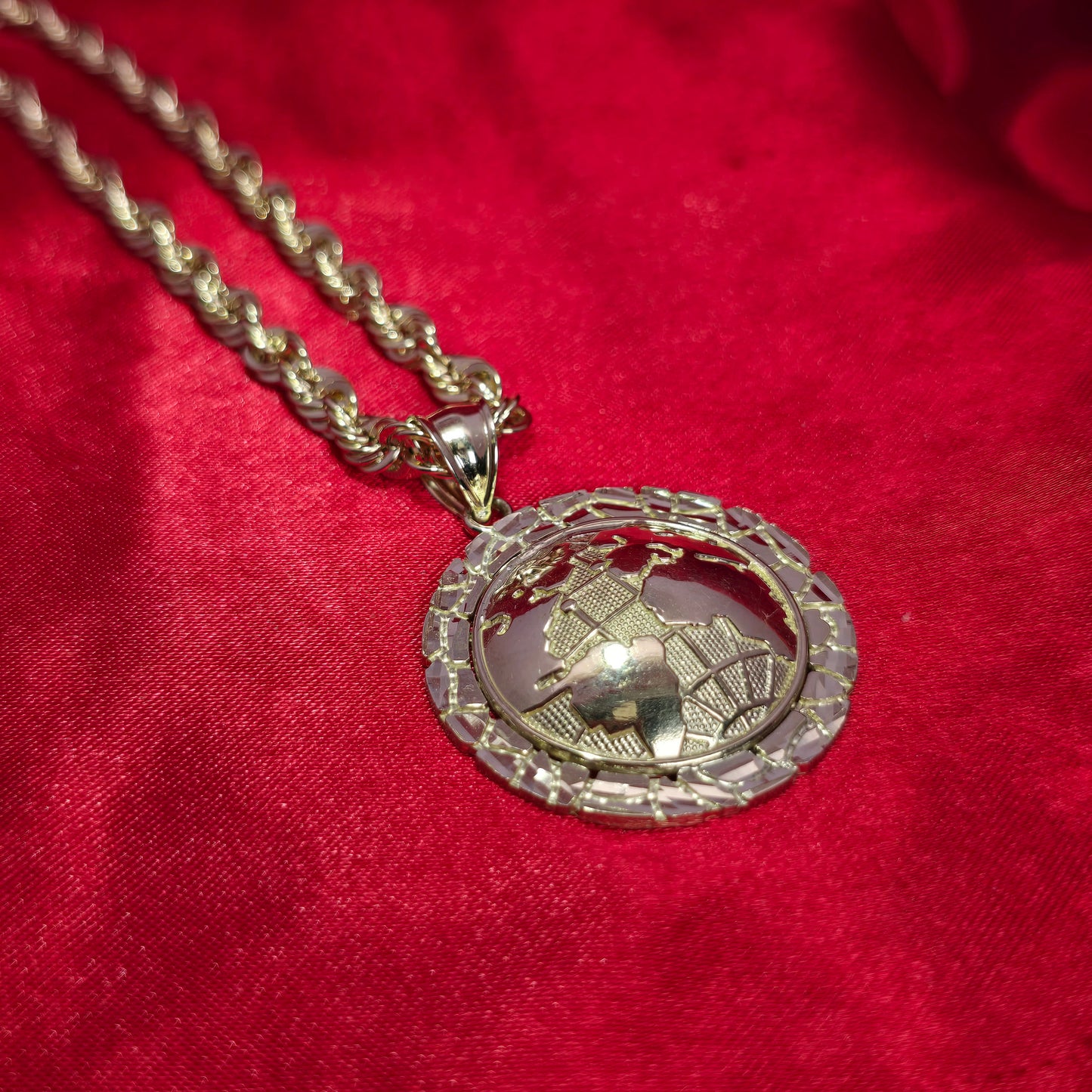 10K Yellow Gold Rope Chain with 3D Globe Pendant | Diamond-Cut World Map Necklace