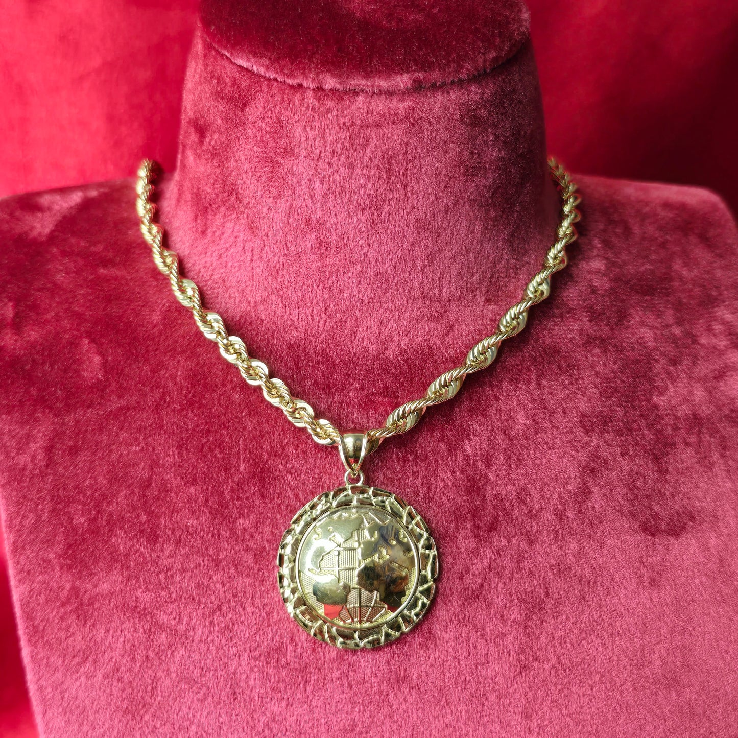 10K Yellow Gold Rope Chain with 3D Globe Pendant | Diamond-Cut World Map Necklace