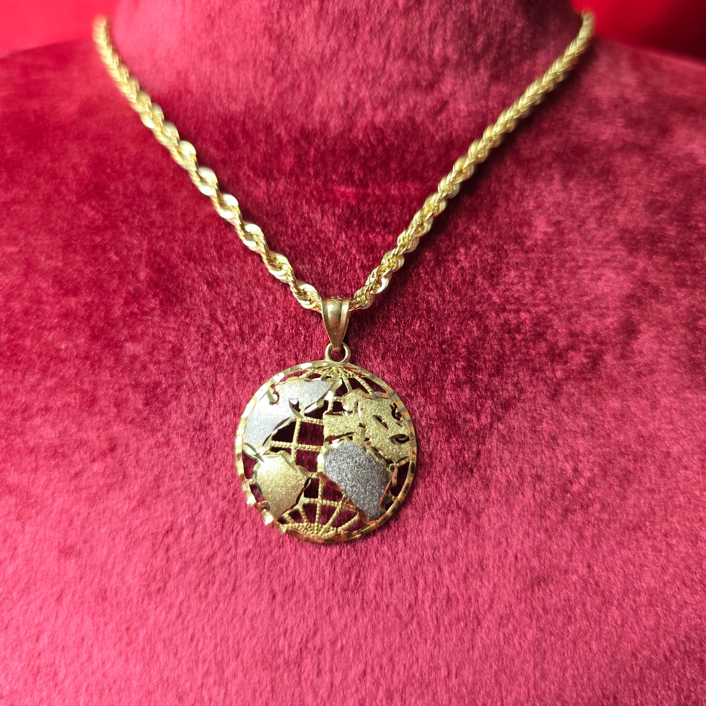10K Gold Wolrd Pendant Two Tone With 10K Rope Chain 20"