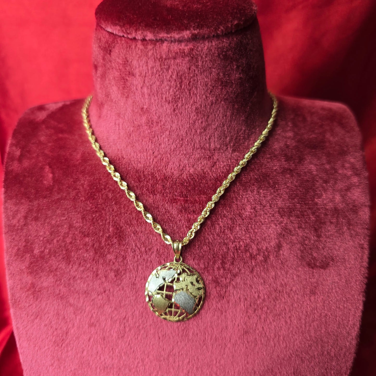 10K Gold Wolrd Pendant Two Tone With 10K Rope Chain 20"