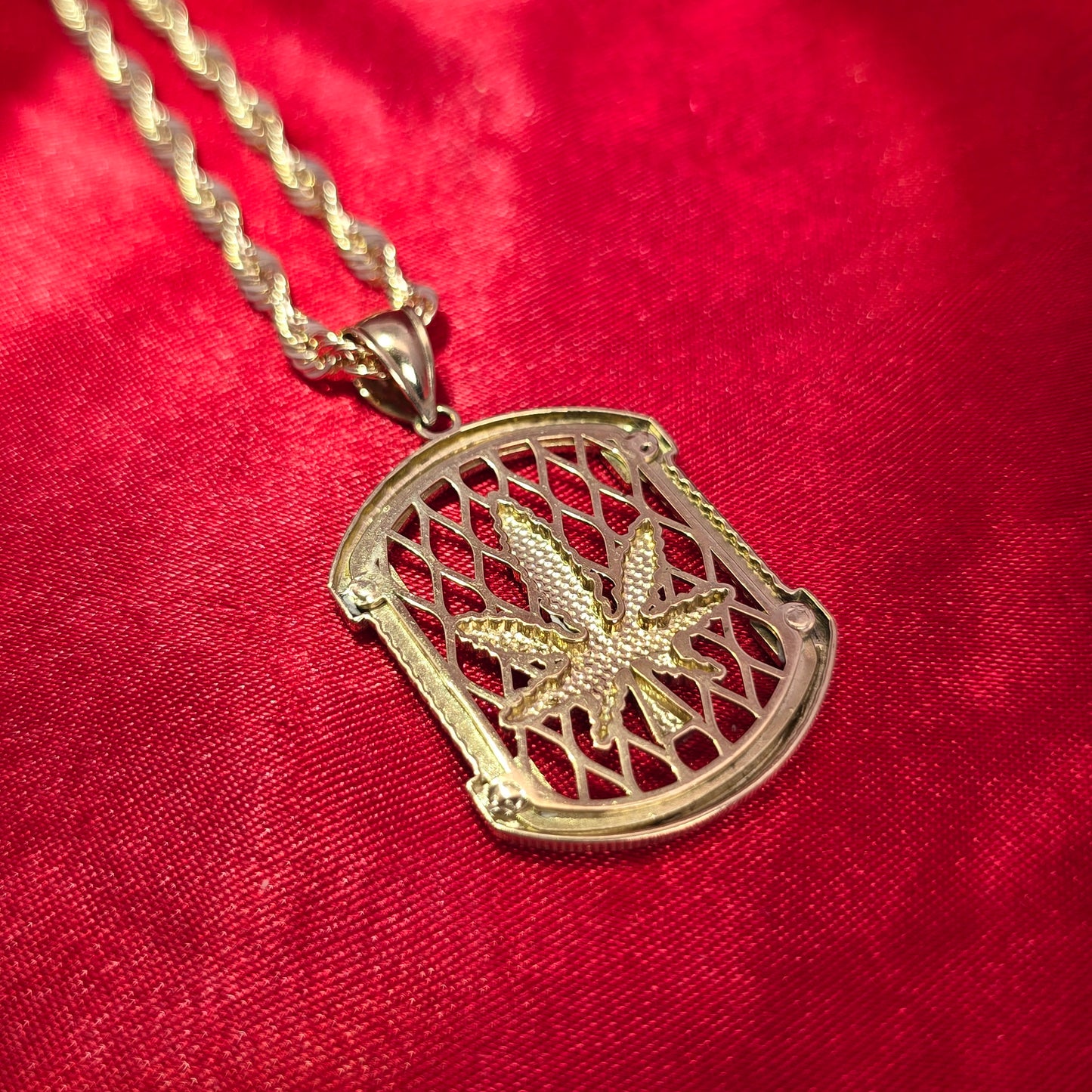 10K Marijuana Leaf Gold Pendant with 10K Rope Chain 20"