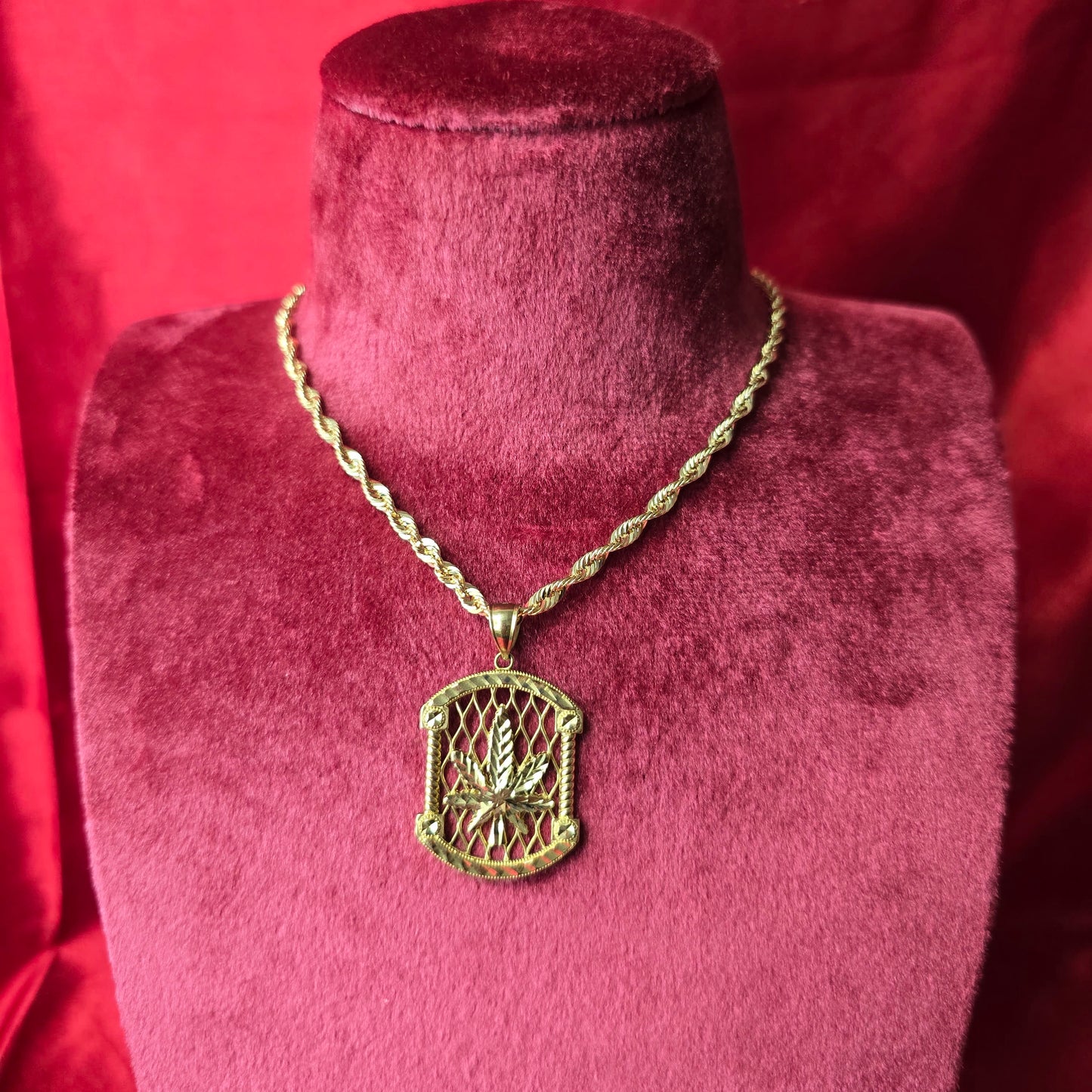 10K Marijuana Leaf Gold Pendant with 10K Rope Chain 20"