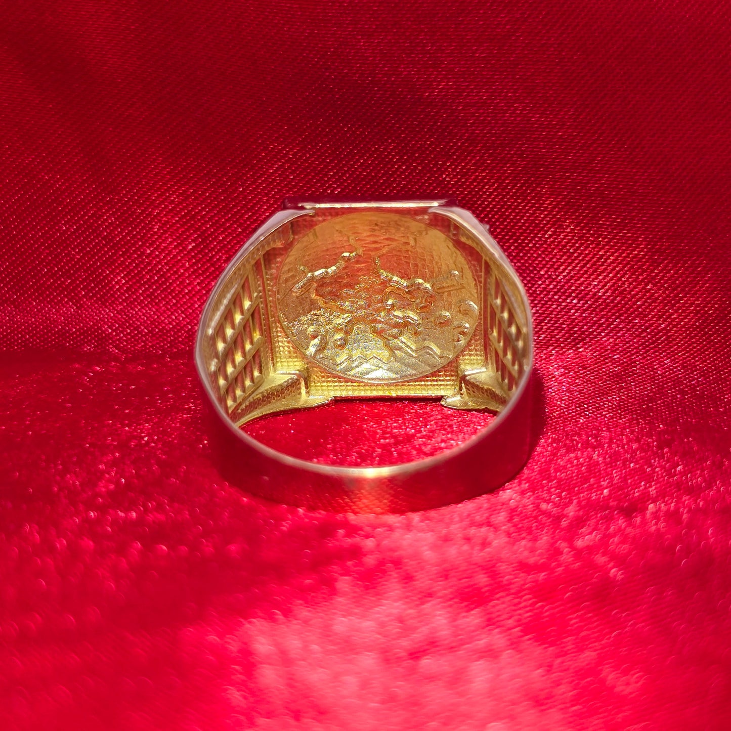 10K Gold World Map Ring – Global Statement Piece for Men