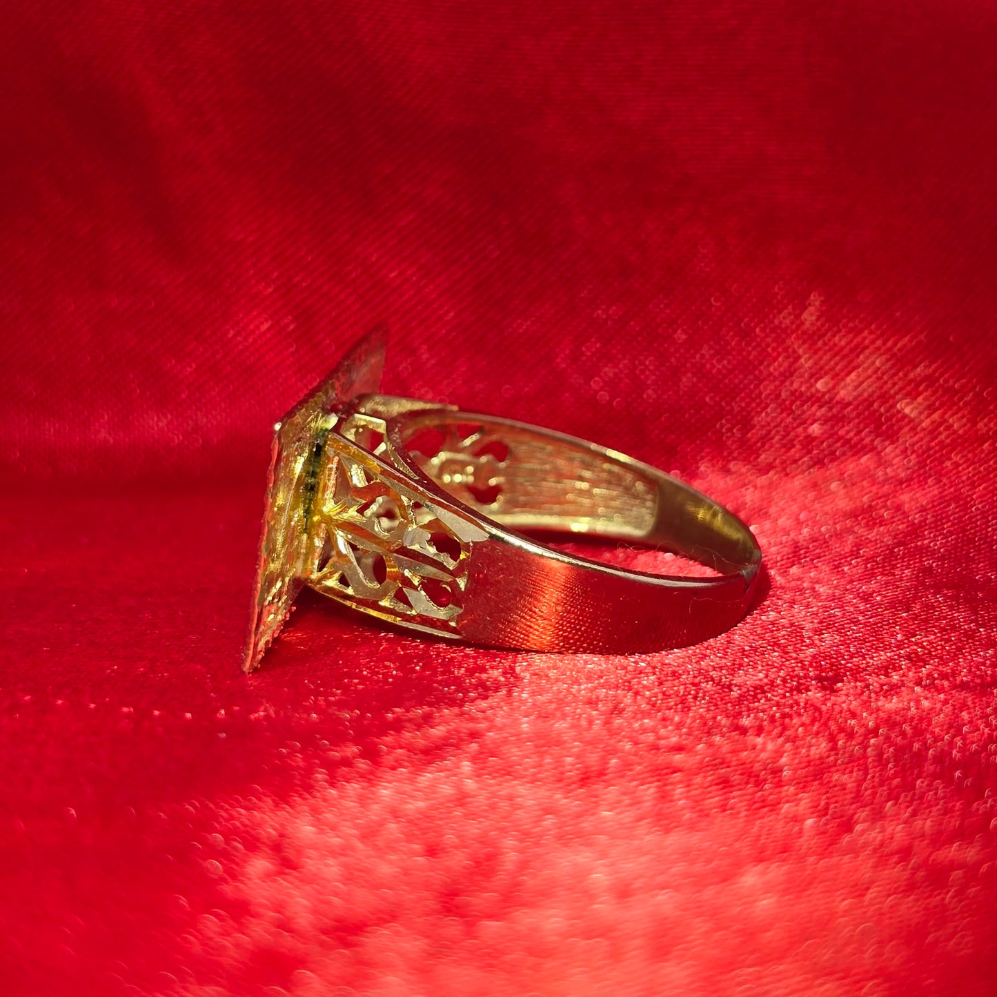 10K Gold $100 Dollar Bill Ring – Benjamin Franklin Engraved Statement Ring