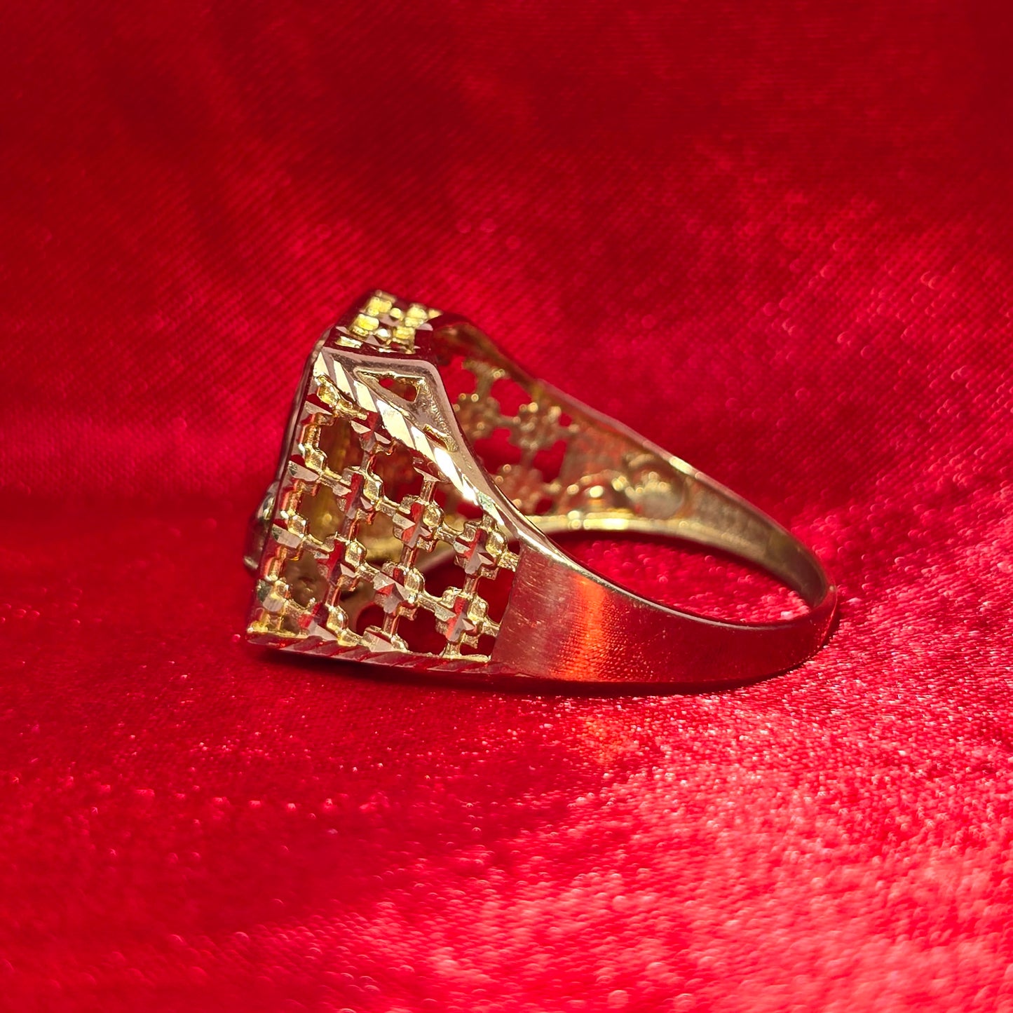 10K Gold Praying Hands Ring – Men's Faith-Inspired Statement Jewelry