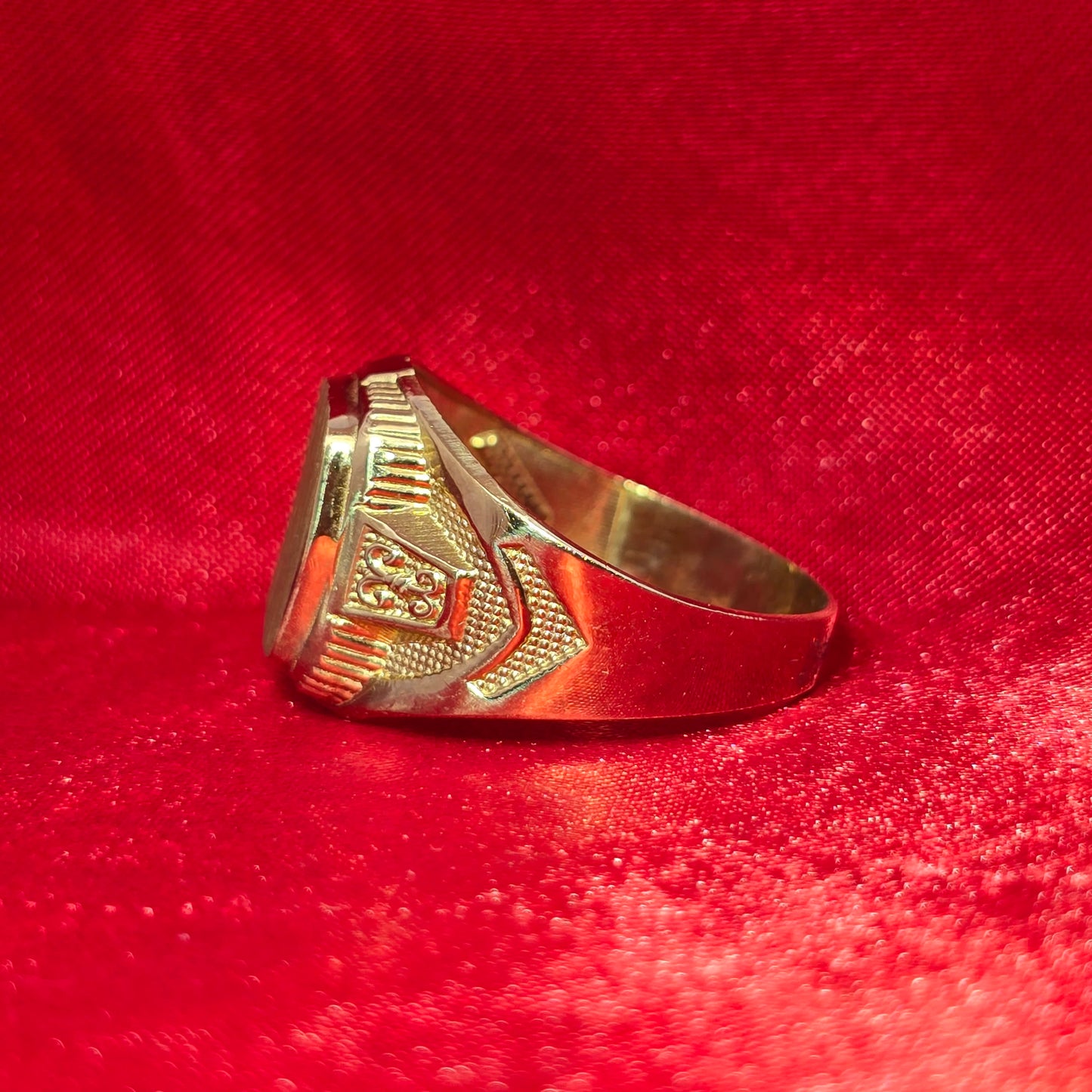 10K Gold Men's Statement Ring – Engravable Personalized Jewelry