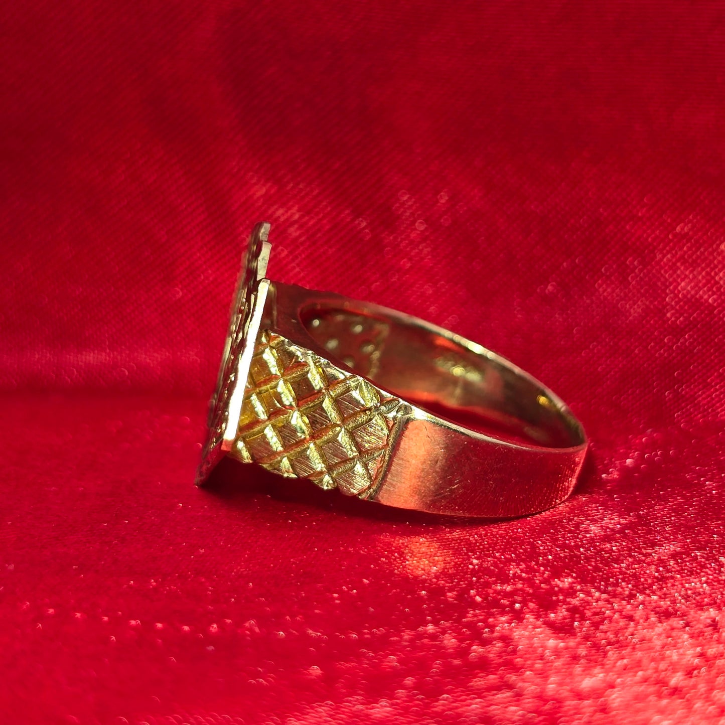 10K Gold Straight Flush Ring for Men – Poker-Inspired Statement Ring