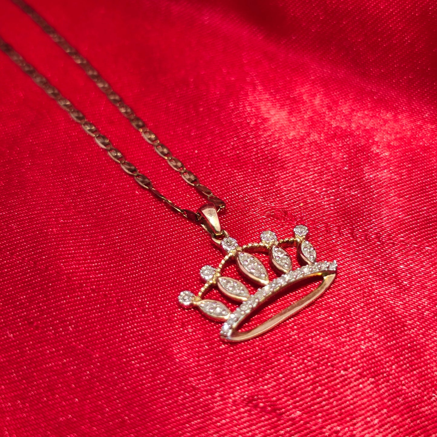 10K Yellow Gold Diamond Crown Necklace Set for Women | 0.32 CTW