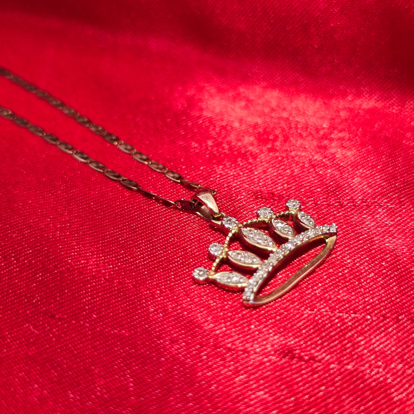 10K Yellow Gold Diamond Crown Necklace Set for Women | 0.32 CTW