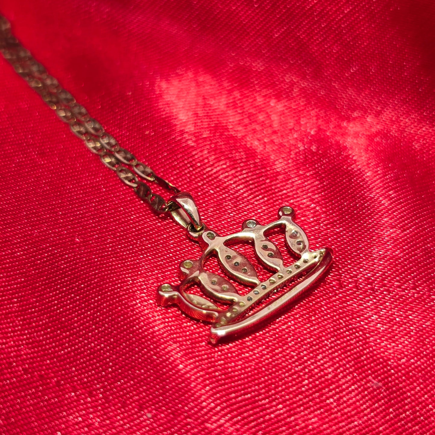 10K Yellow Gold Diamond Crown Necklace Set for Women | 0.32 CTW