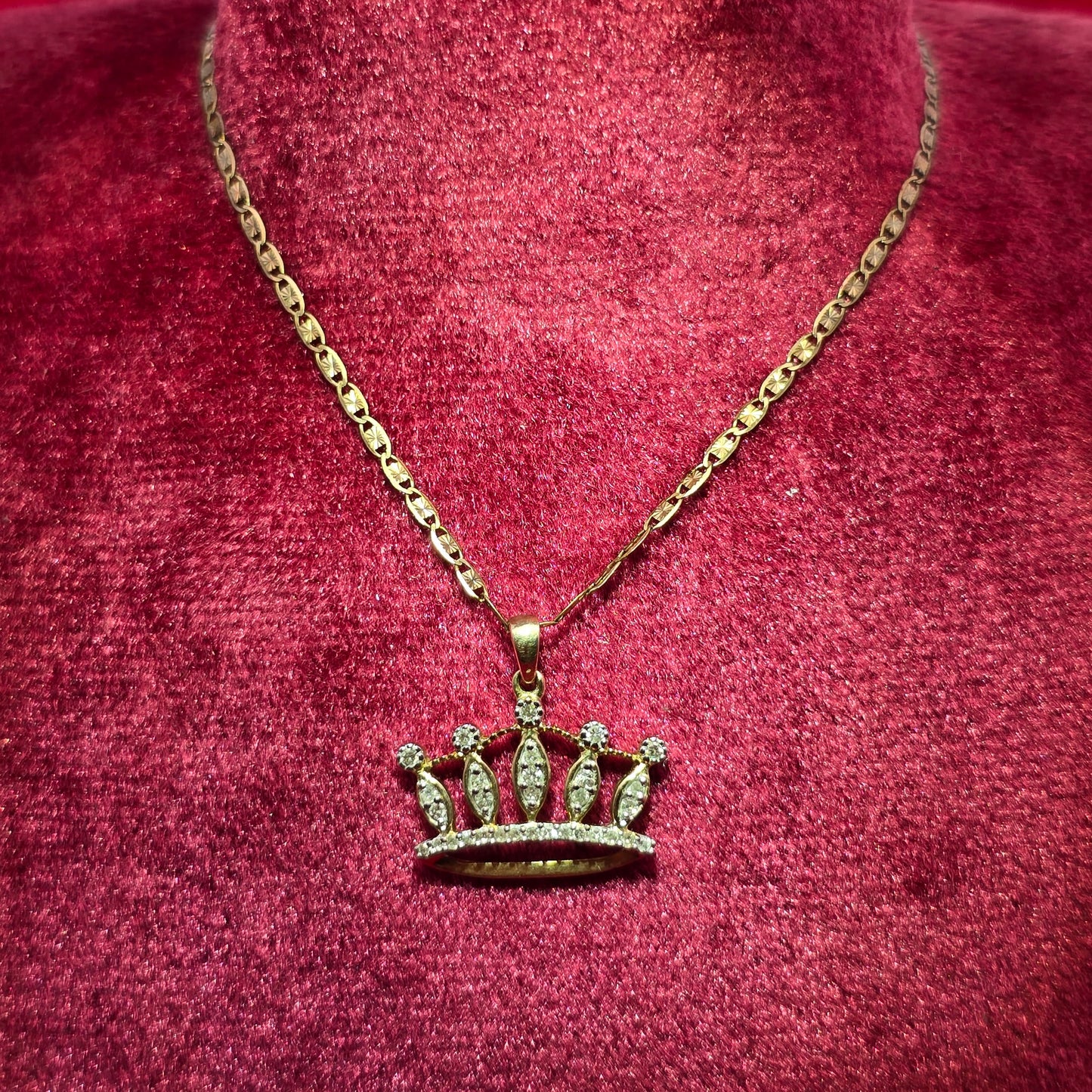 10K Yellow Gold Diamond Crown Necklace Set for Women | 0.32 CTW