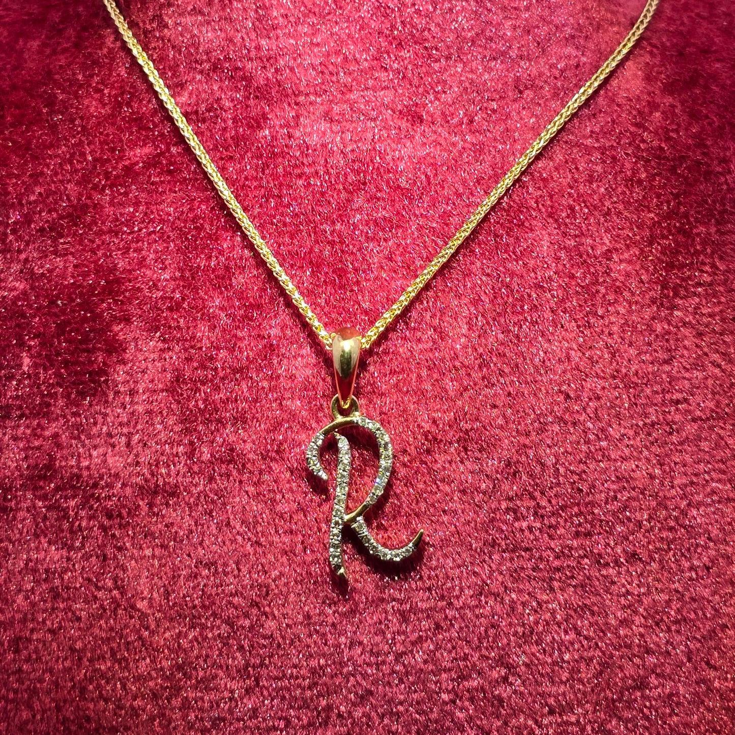 10K Yellow Gold Diamond R Initial Pendant Necklace 0.20 CTW | Jewelry Palace