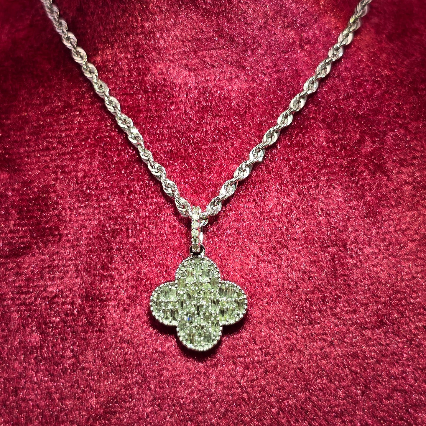 10K White Gold Diamond Clover Pendant Necklace for Women | 0.24 CTW
