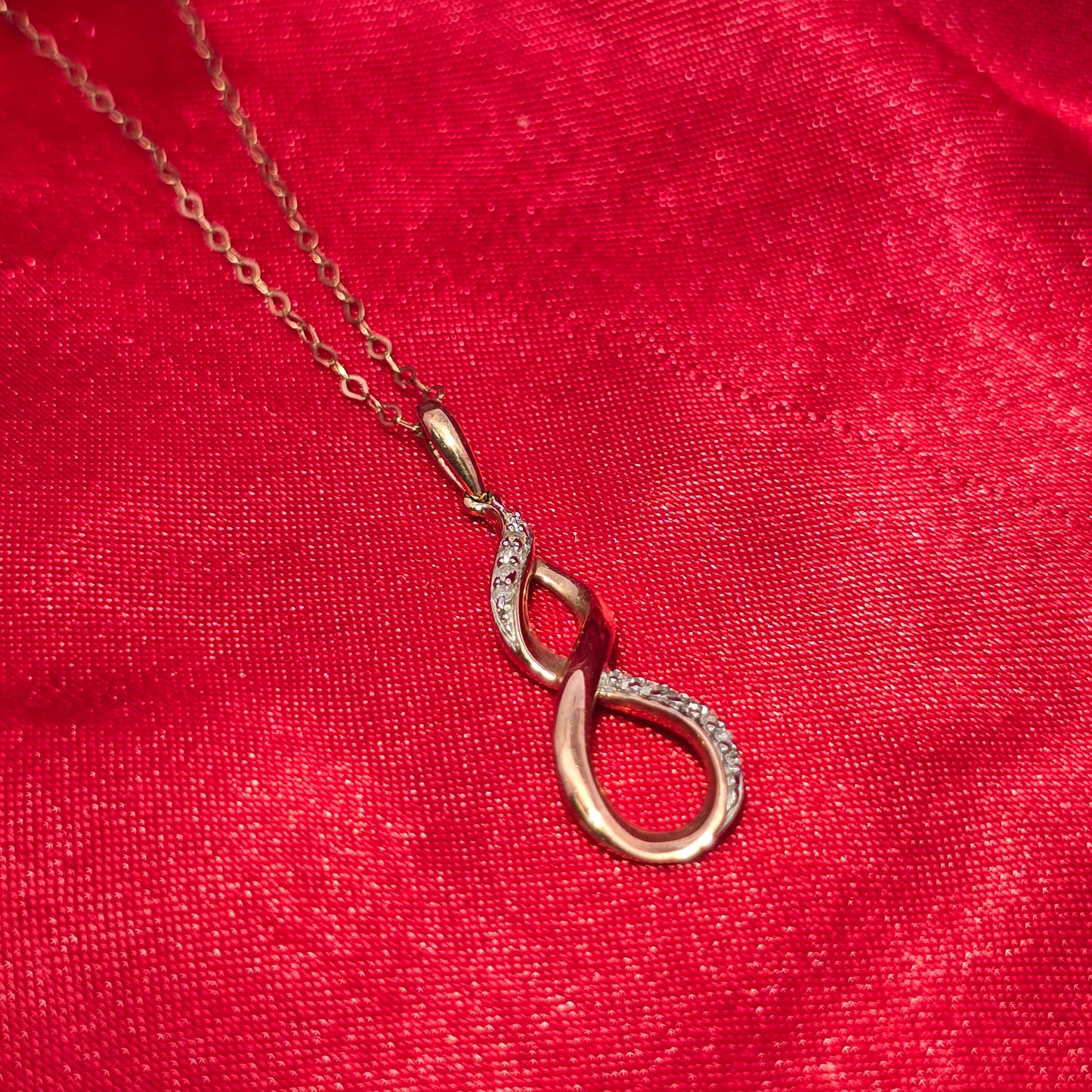 10K Yellow Gold Twisted Drop Diamond Pendant Necklace for Women | 0.16 CTW