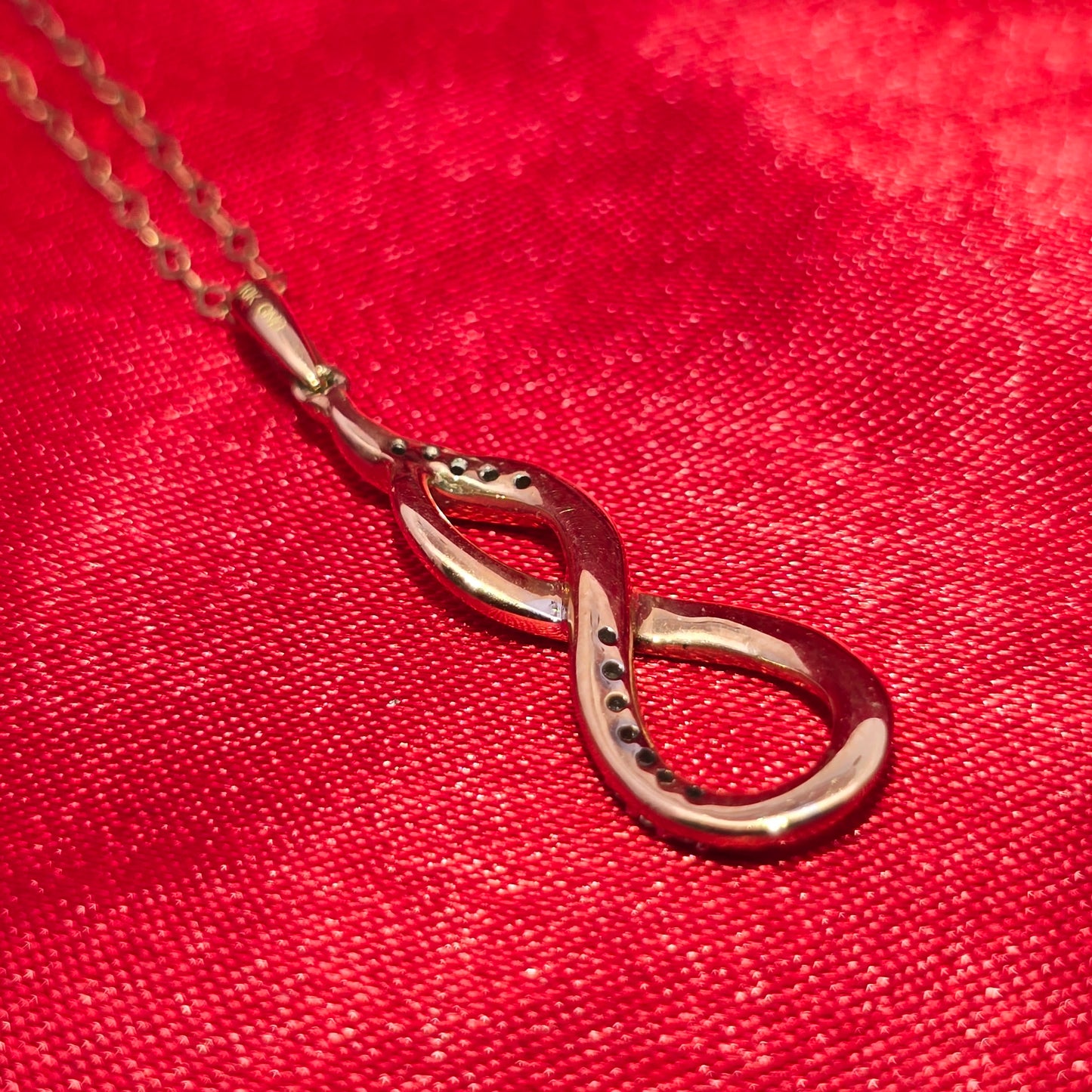 10K Yellow Gold Twisted Drop Diamond Pendant Necklace for Women | 0.16 CTW
