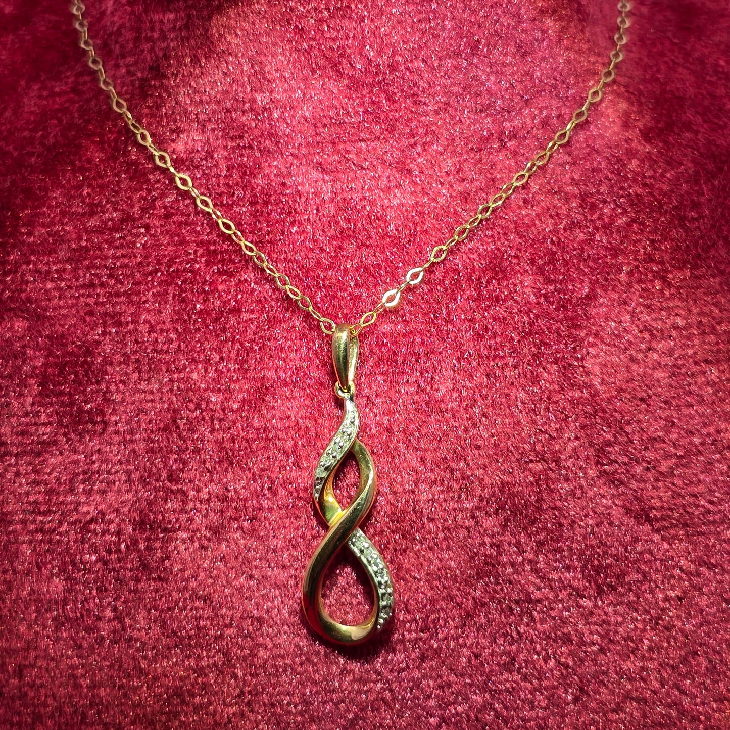 10K Yellow Gold Twisted Drop Diamond Pendant Necklace for Women | 0.16 CTW