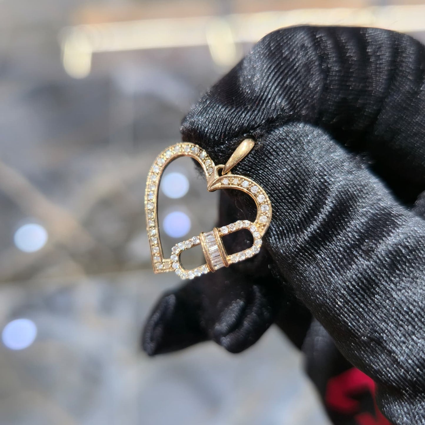 10K Gold Diamond Heart Pendant 0.10ctw Elegant Everyday Jewelry Gift 1 Inch