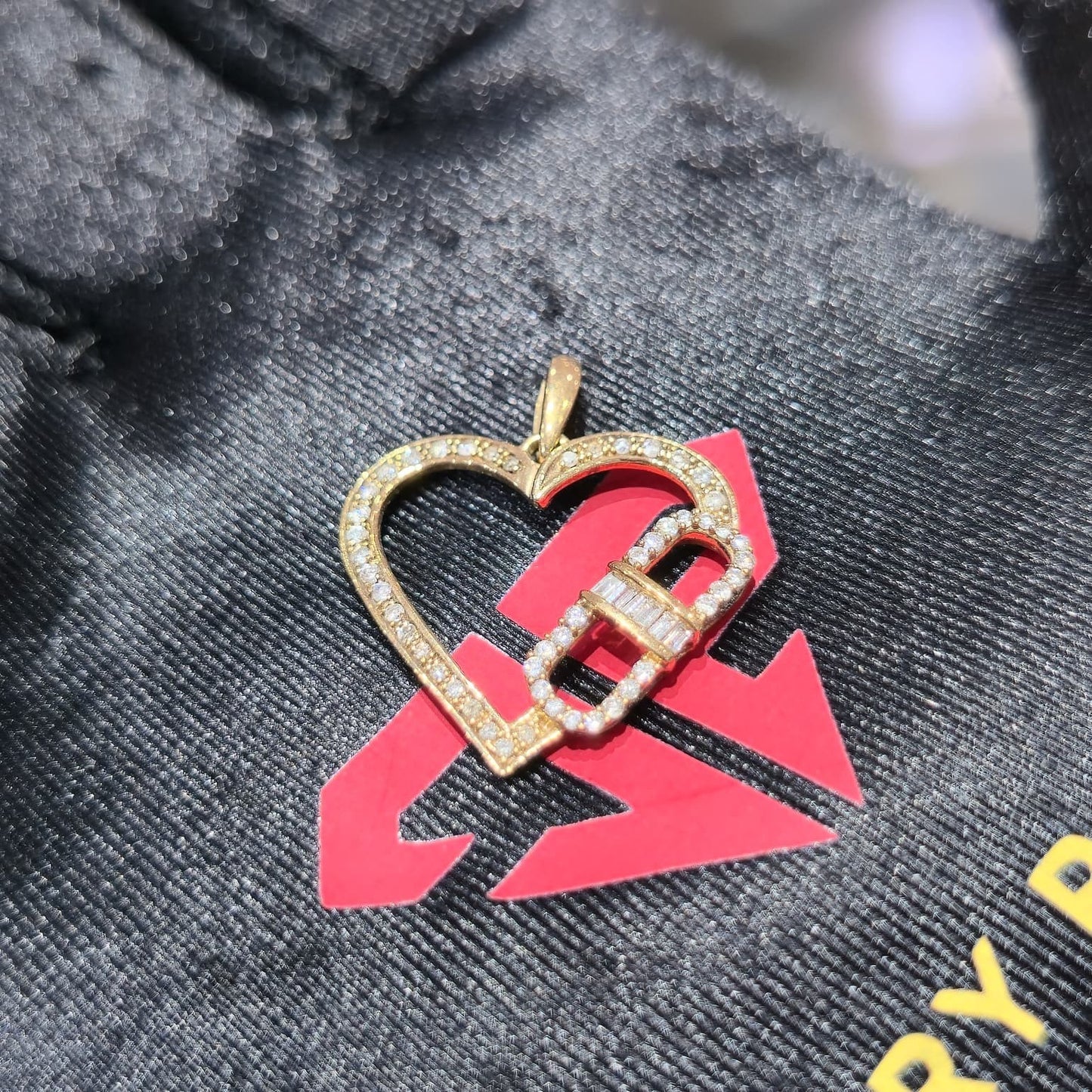 10K Gold Diamond Heart Pendant 0.10ctw Elegant Everyday Jewelry Gift 1 Inch