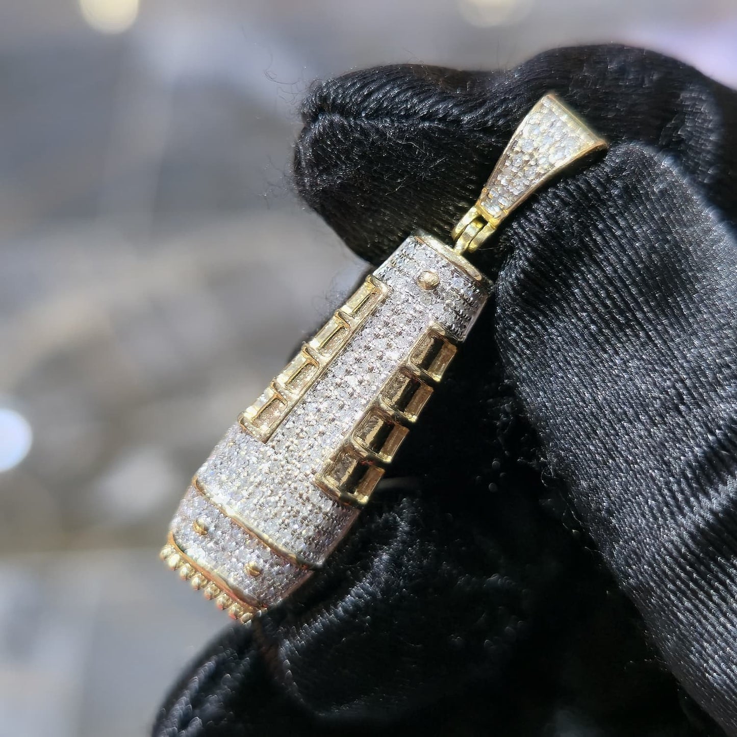 10KT Gold Diamond Barber Trimmer Pendant 0.50ctw Stylist Charm 1.5 Inch