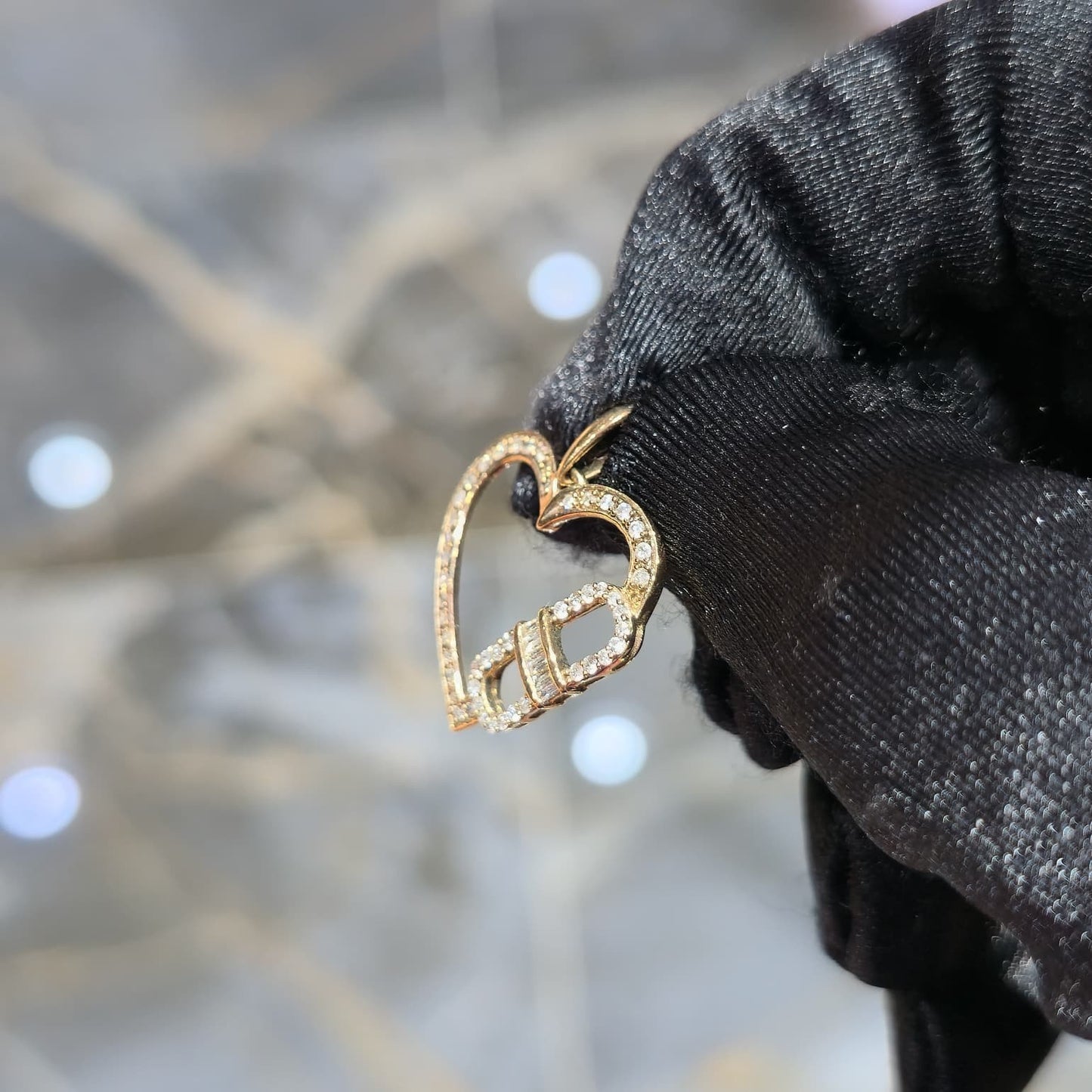 10K Gold Diamond Heart Pendant 0.10ctw Elegant Everyday Jewelry Gift 1 Inch