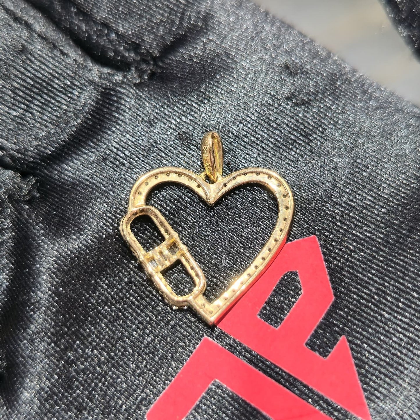 10K Gold Diamond Heart Pendant 0.10ctw Elegant Everyday Jewelry Gift 1 Inch