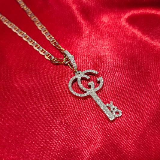 Diamond Key Pendant Necklace in 10K Yellow Gold – 1.0 CTW | Designer-Inspired Jewelry Set